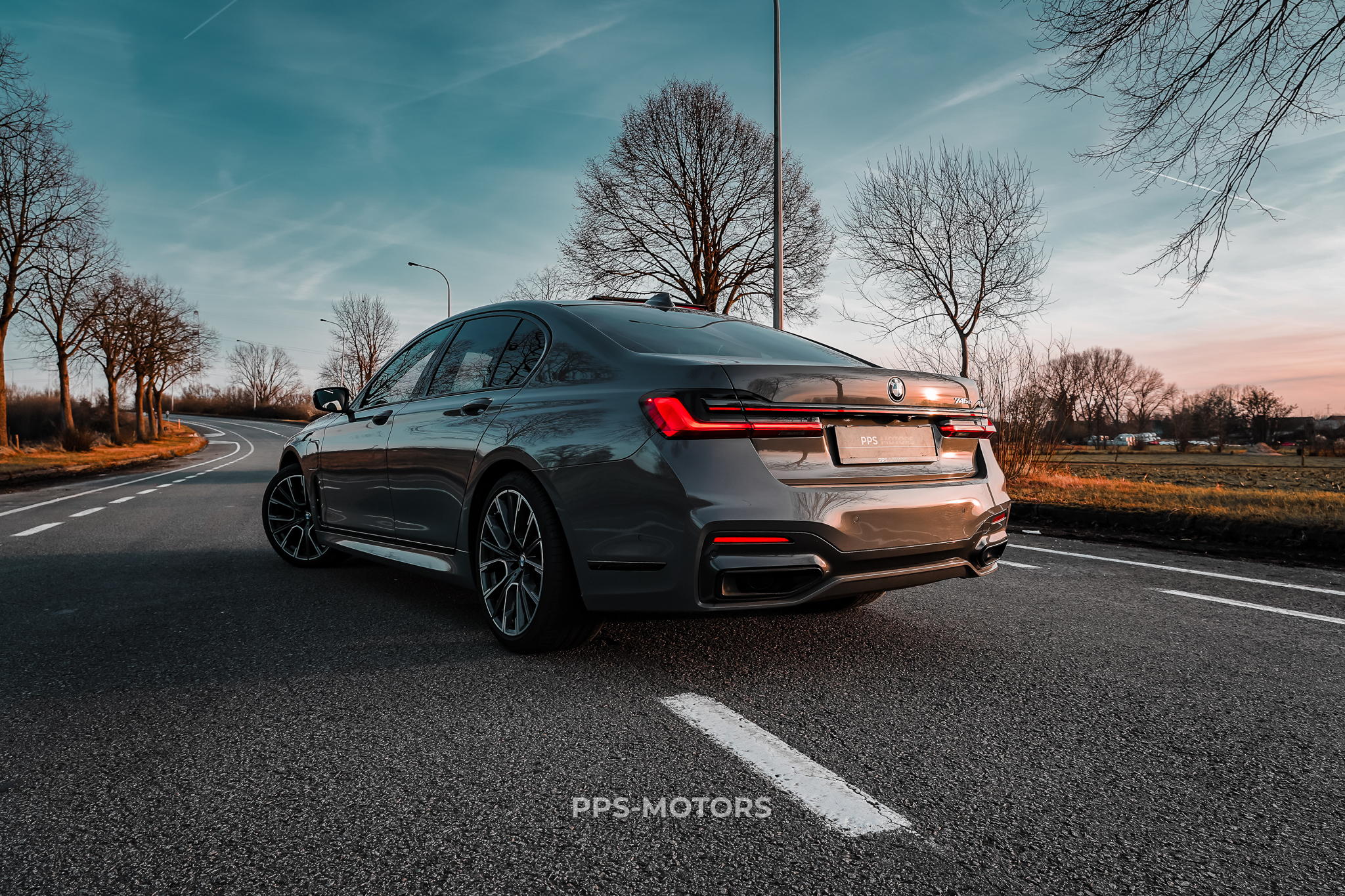 BMW 745e HYBRID M-PAKKET photo 4