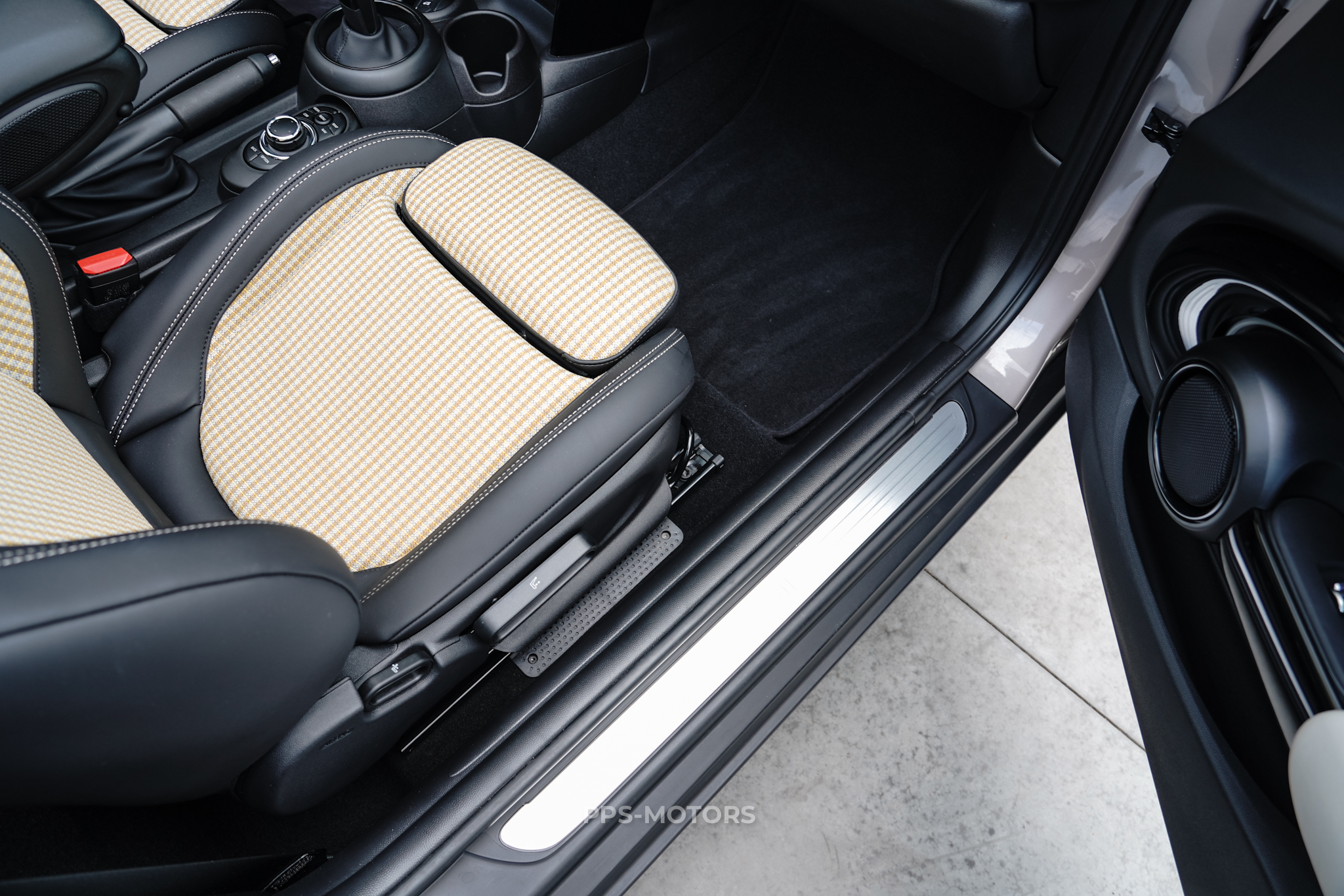 MINI COOPER CABRIO photo 16