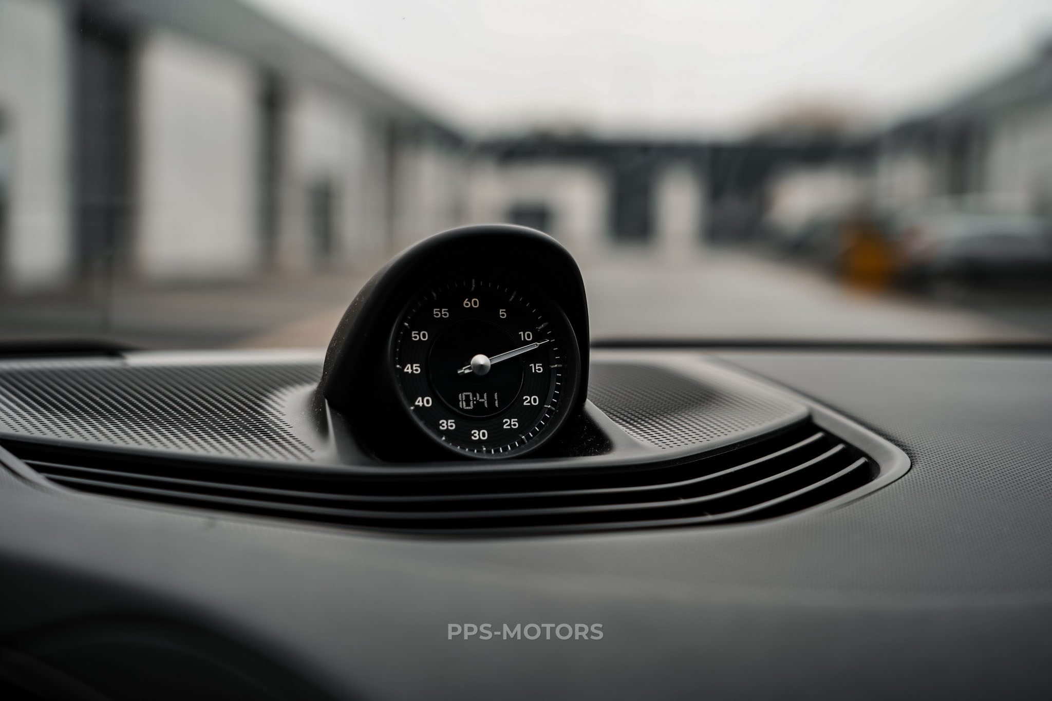 Porsche TAYCAN 4S SPORTDESIGN photo 25