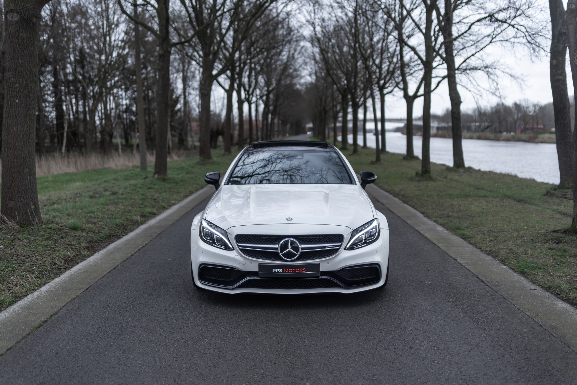 Mercedes Benz C63 AMG 4.0 BITURBO V8 photo 3