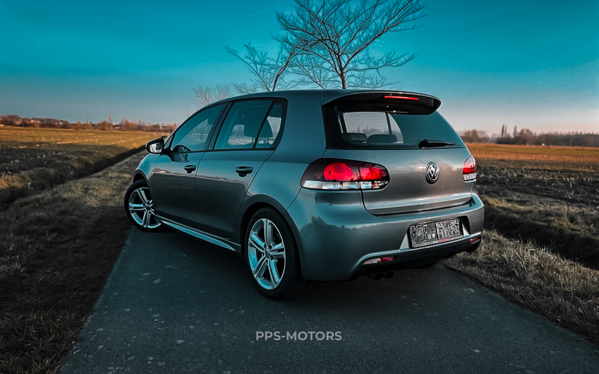 Volkswagen GOLF VI 2.0 TDI R-LINE photo 19
