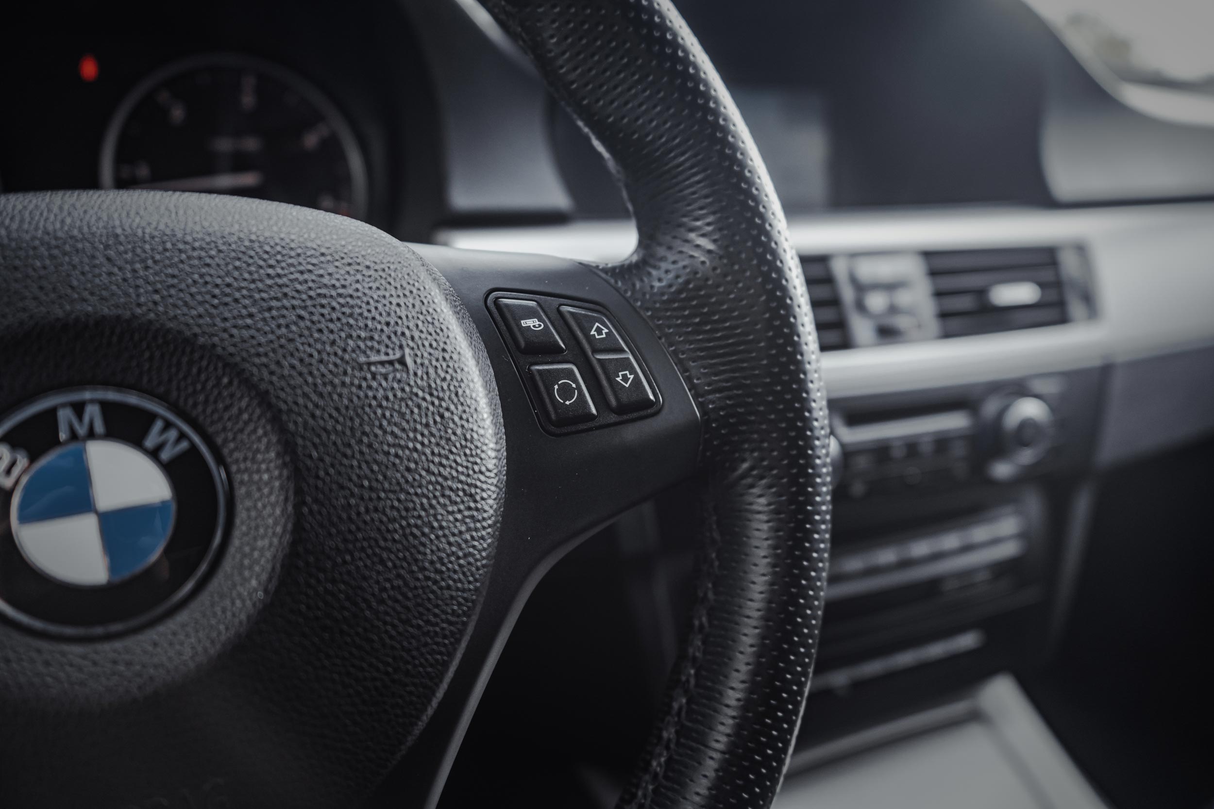 BMW 318d E91 M-PAKKET photo 16