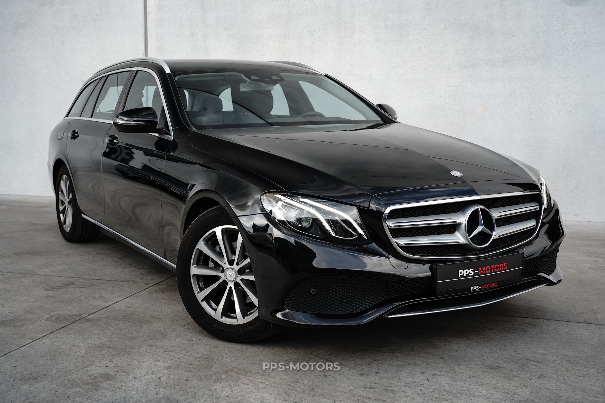 Mercedes Benz E220 BLUETEC photo 16