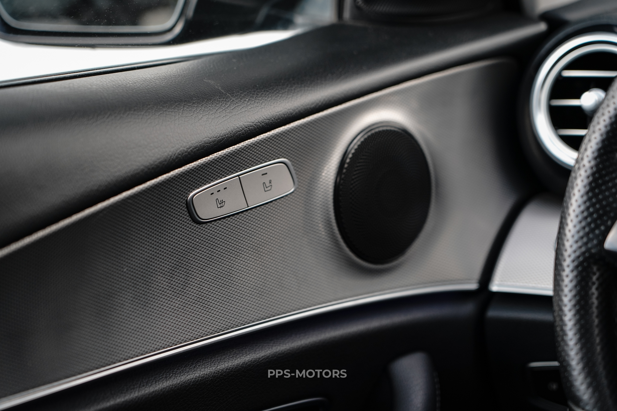 Mercedes Benz E220 BLUETEC photo 13