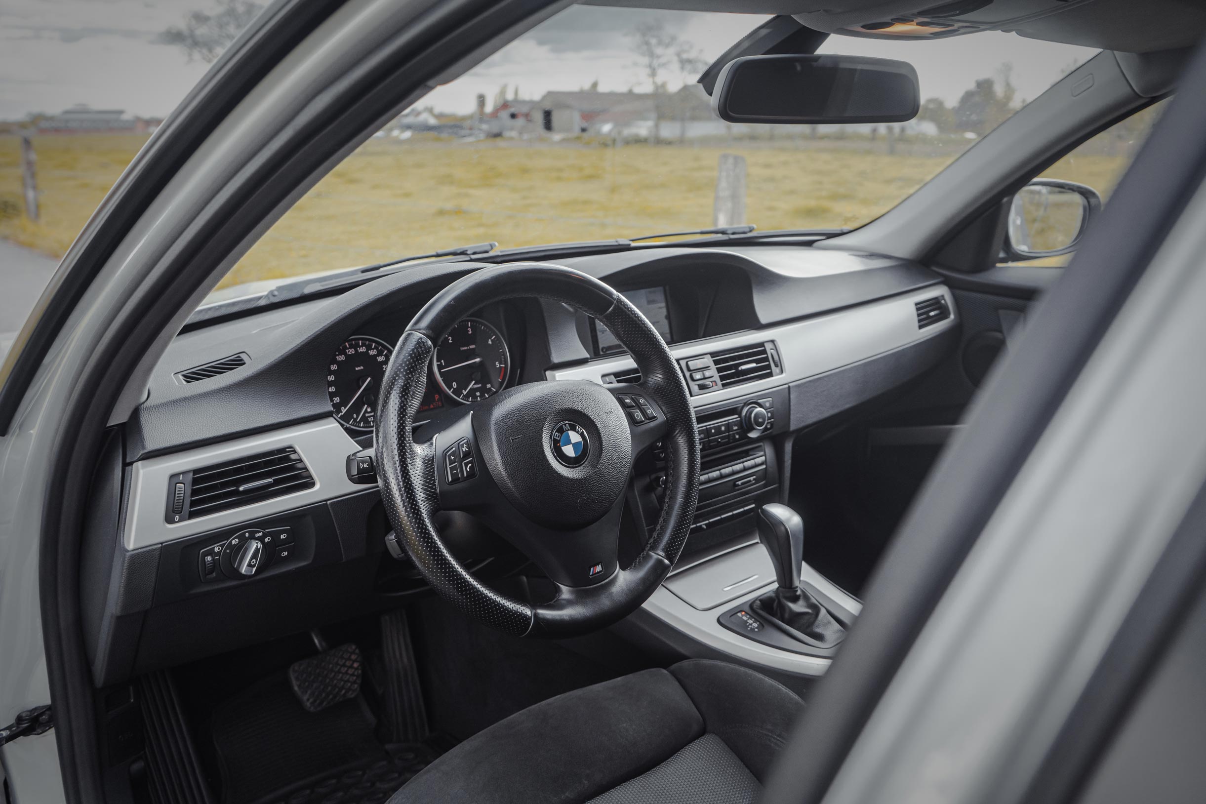 BMW 318d E91 M-PAKKET photo 18