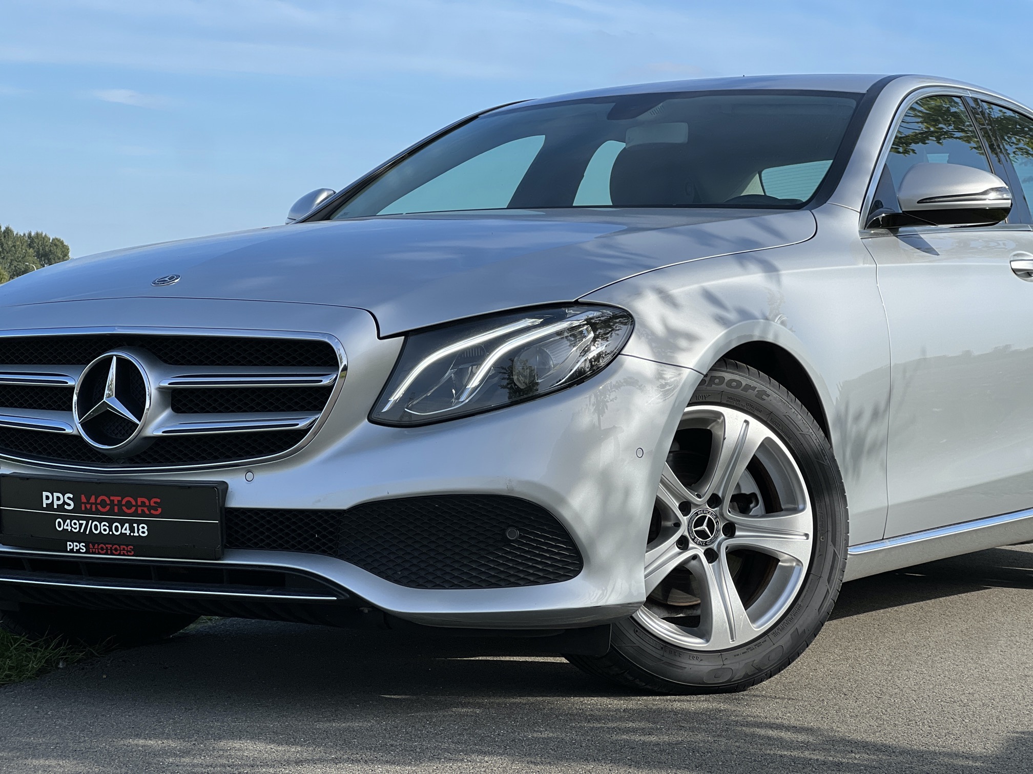 Mercedes Benz E200 SEDAN photo 10