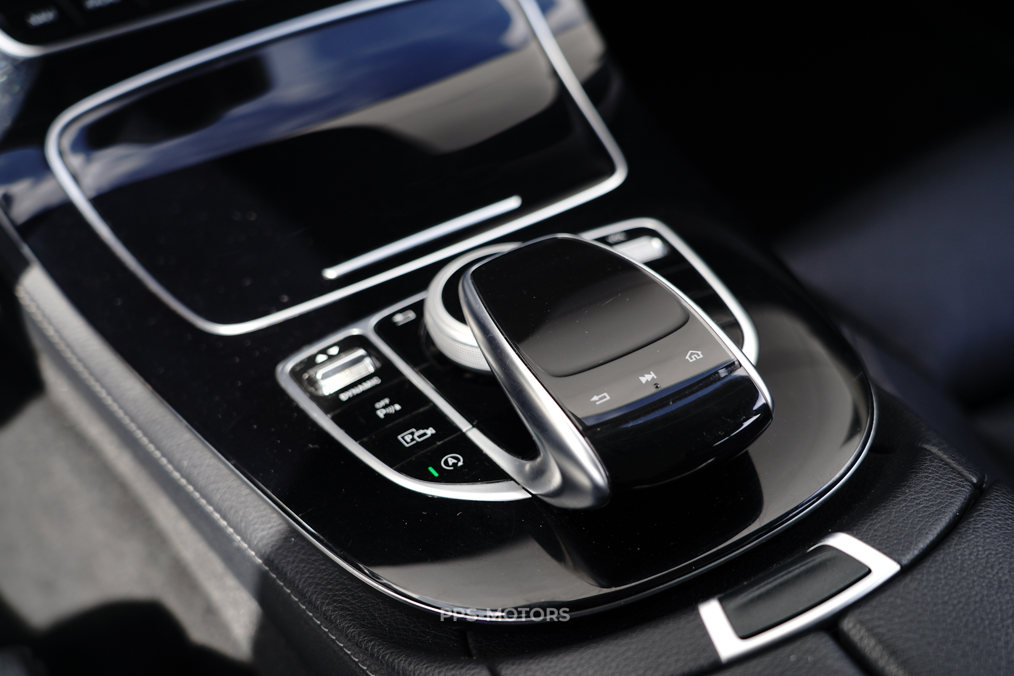 Mercedes Benz E220 BLUETEC photo 9