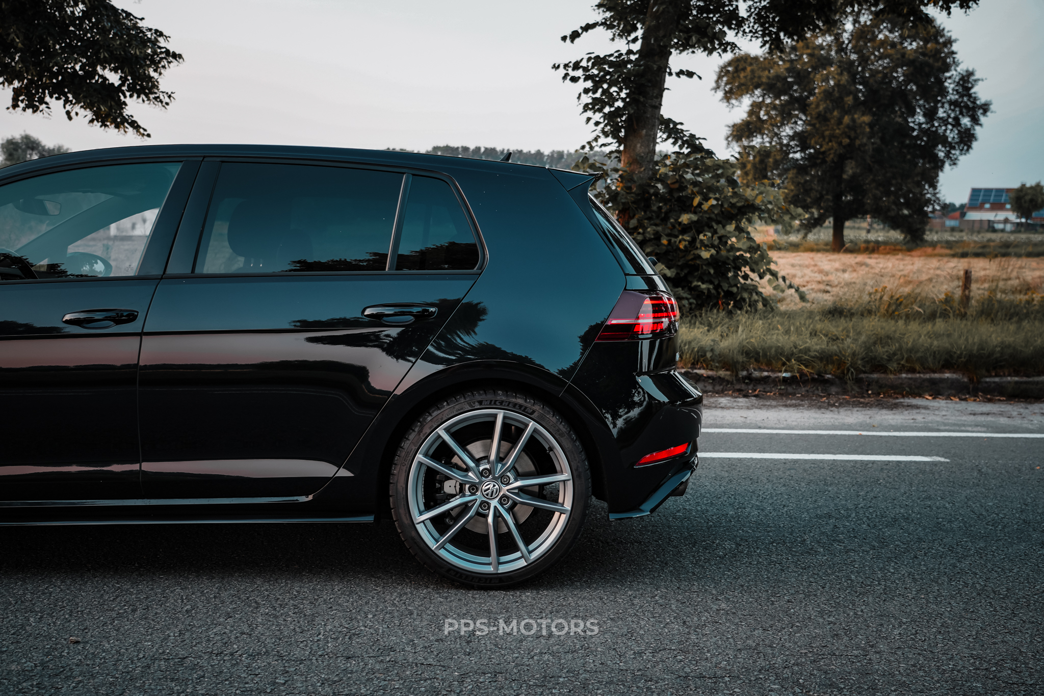 Volkswagen GOLF R 2.0 TSI 4MOTION photo 7