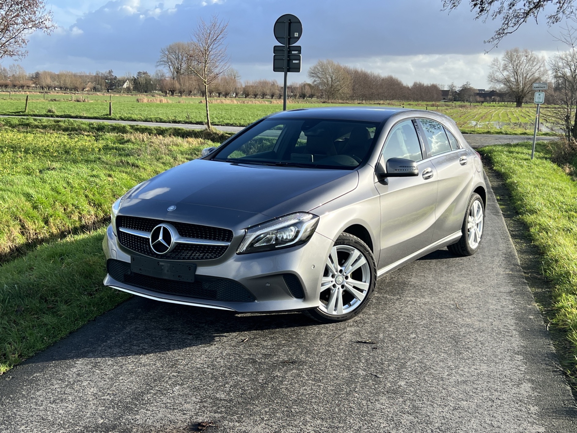 Mercedes Benz A180d photo 1