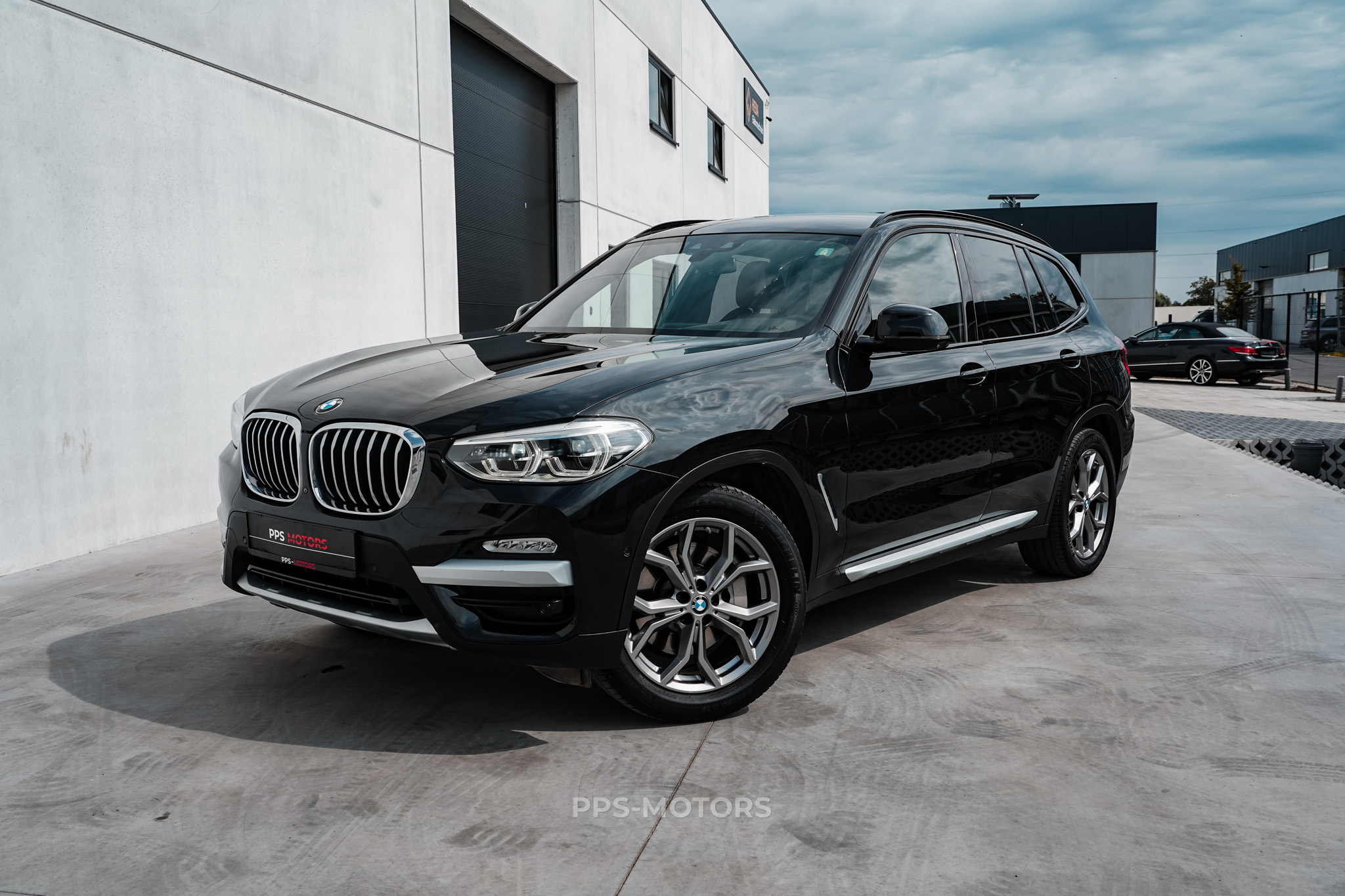 BMW X3 30i X-LINE photo 1