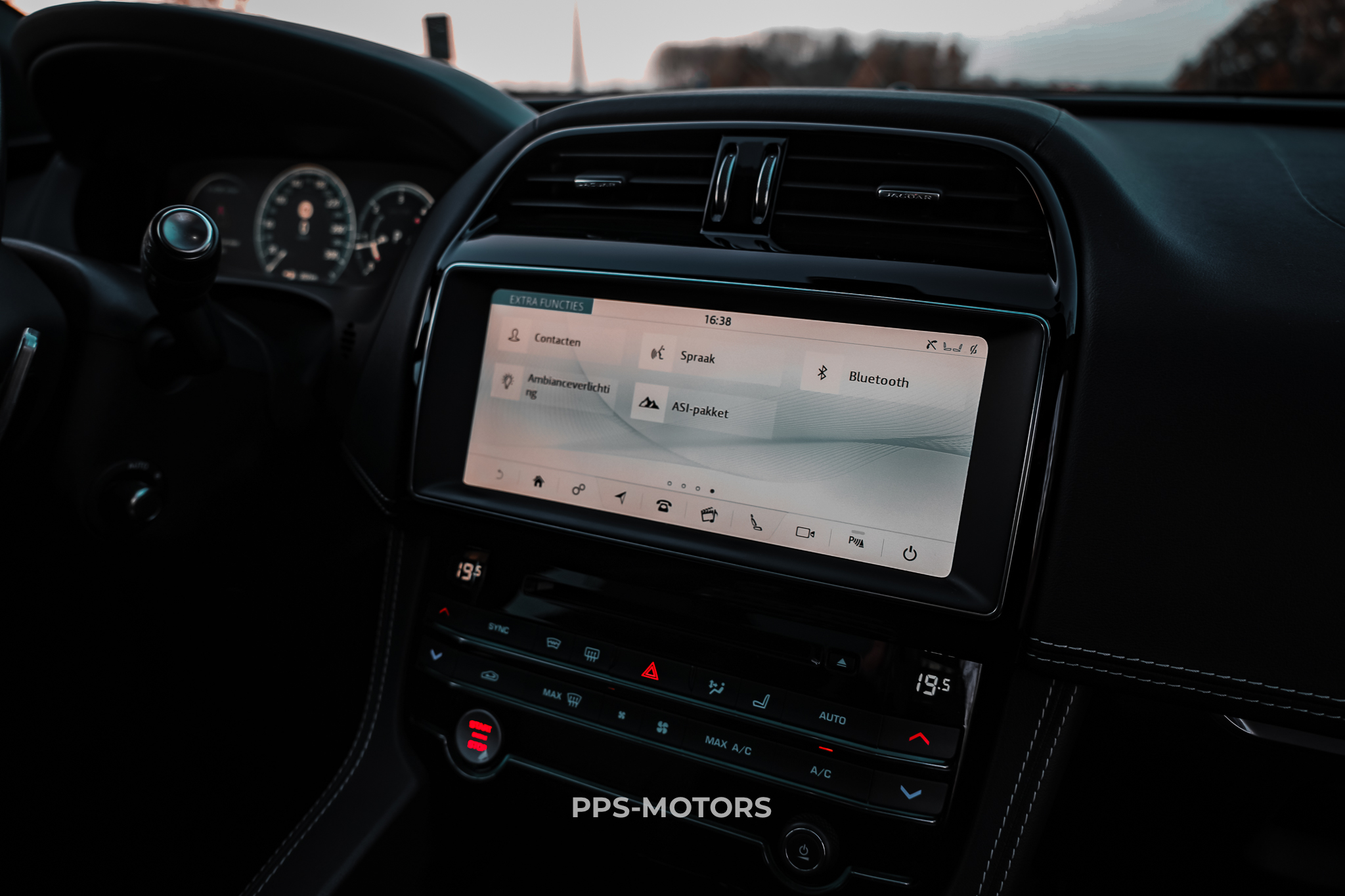 JAGUAR F-PACE 2.0 AWD R-SPORT photo 21