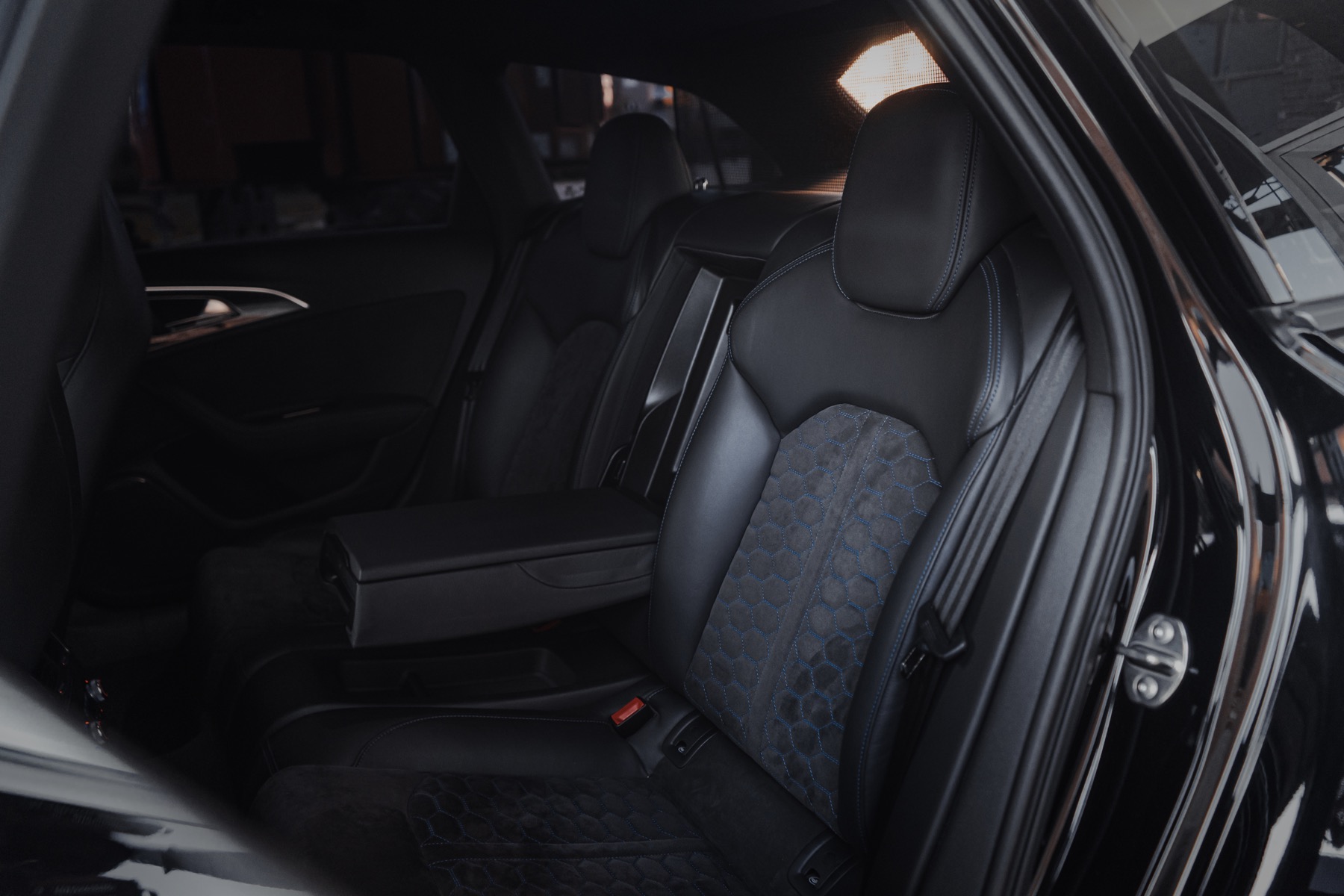 Audi RS6 4.0 V8 QUATTRO AKRAPOVIC photo 14