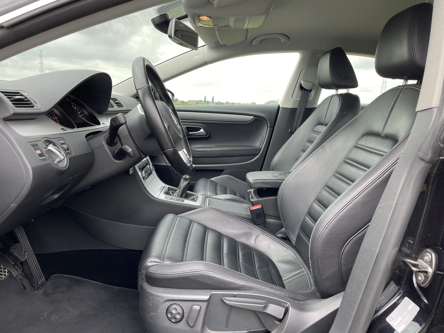 Volkswagen PASSAT CC 2.0 TDI R-LINE photo 9