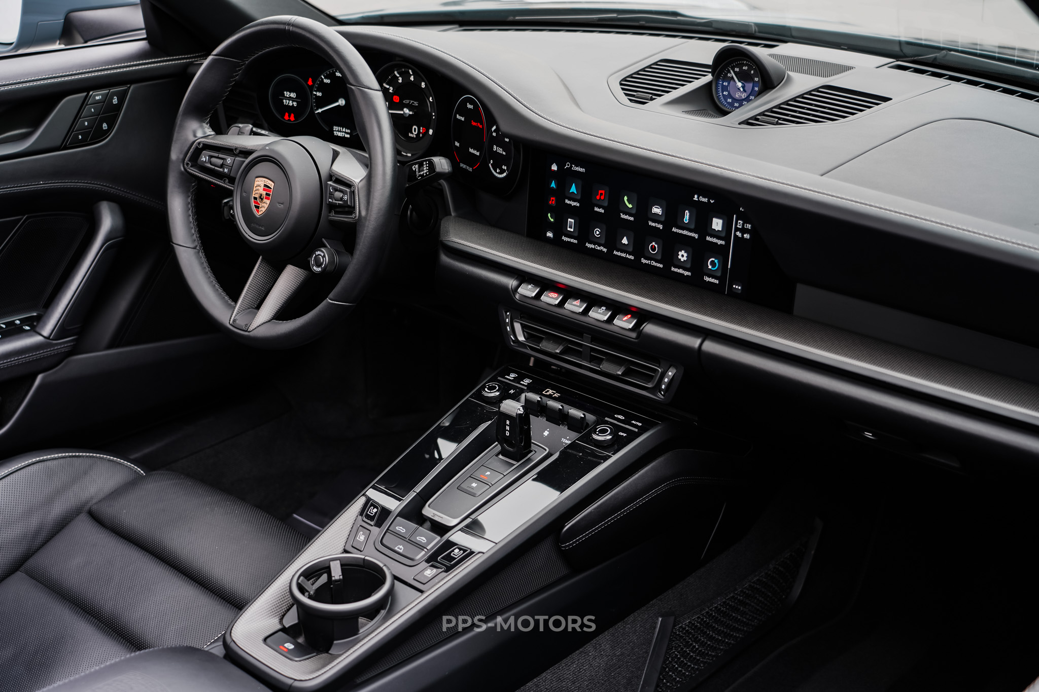 Porsche 992 CARRERA CABRIO 4 GTS photo 19