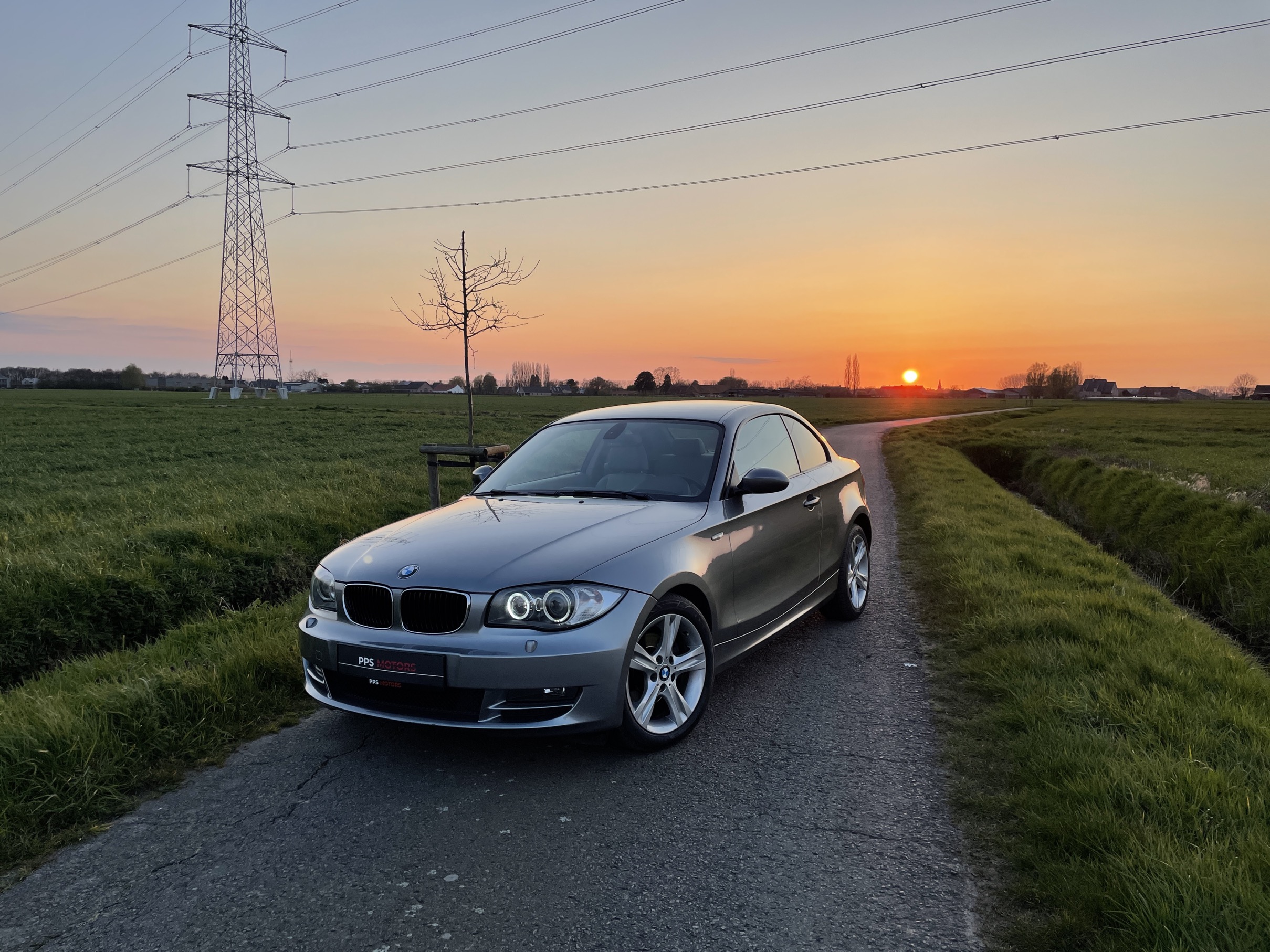 BMW 120d SPORTSHATCH photo 2