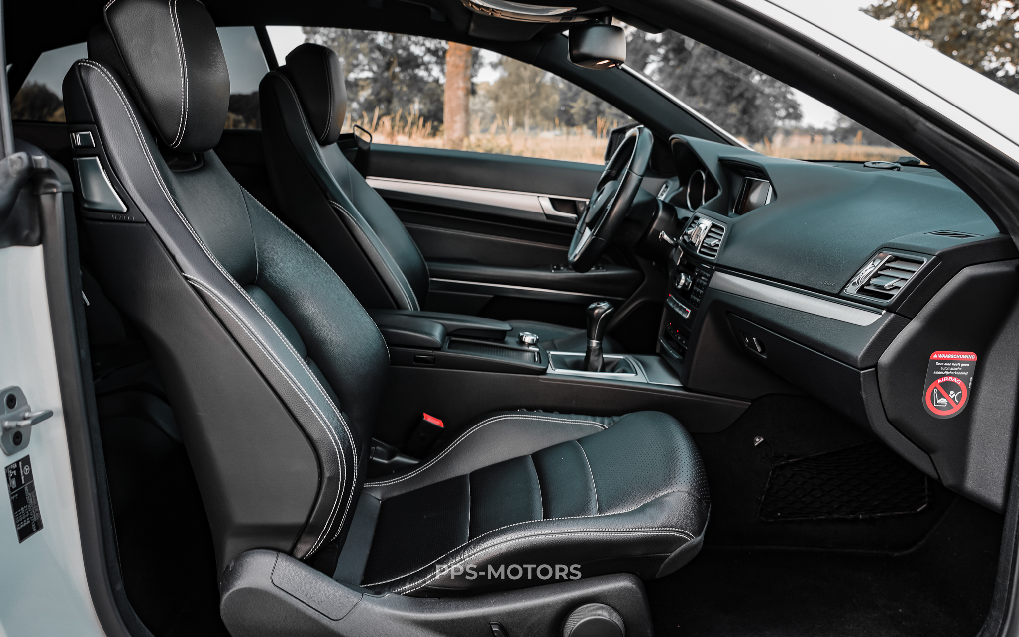 Mercedes Benz E220 COUPÉ photo 26