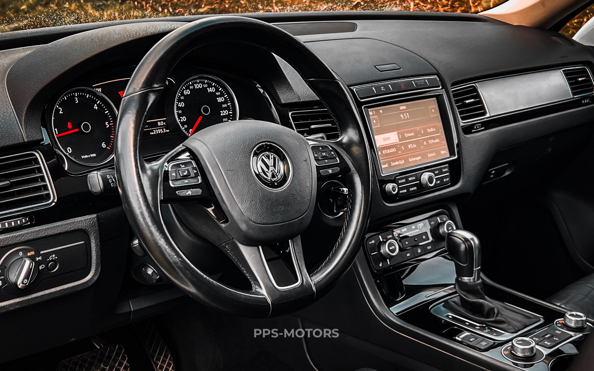 Volkswagen TOUAREG 3.0 TDI V6 R-LINE photo 19