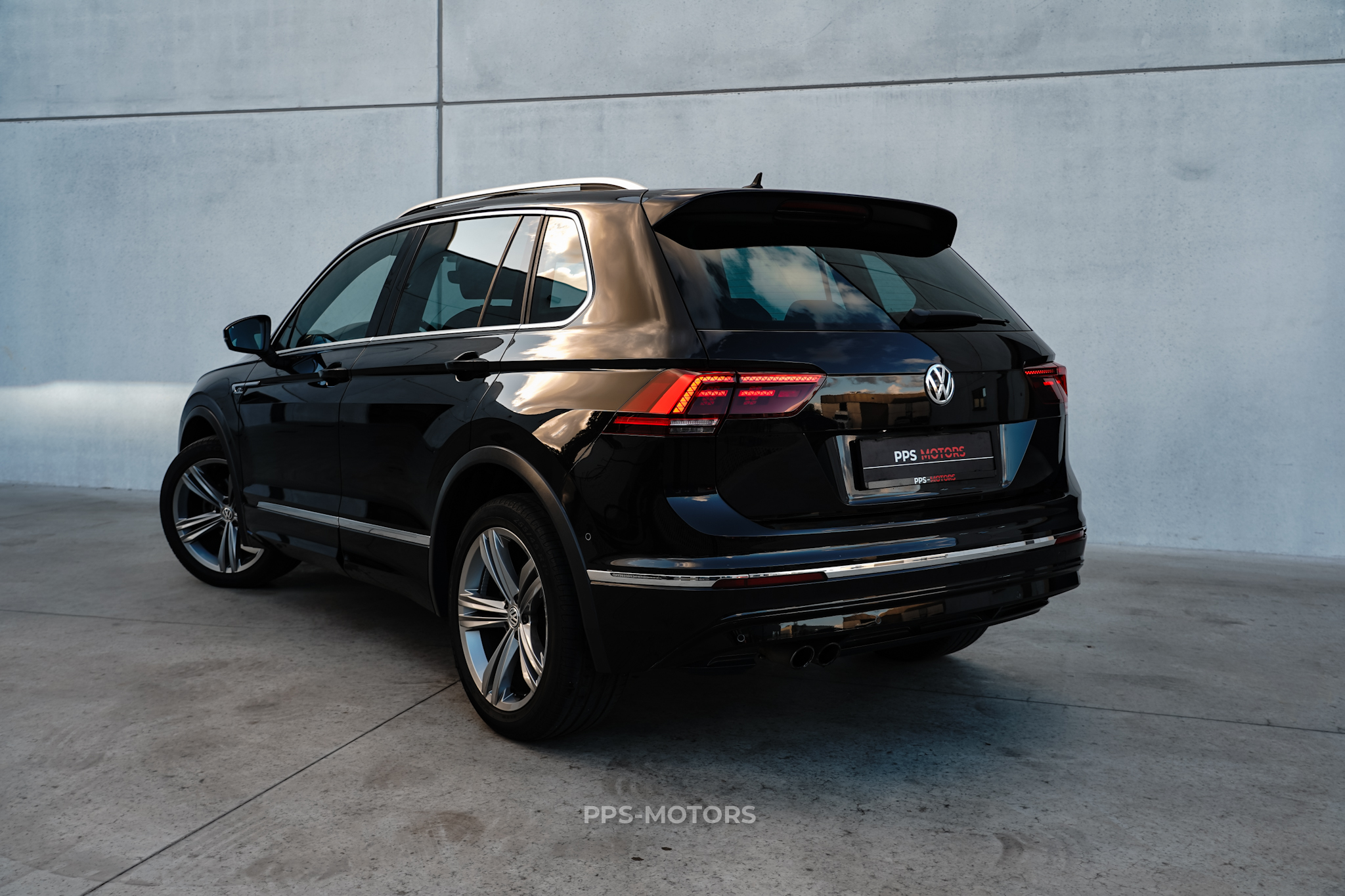 Volkswagen TIGUAN 1.4 TSI R-LINE photo 8