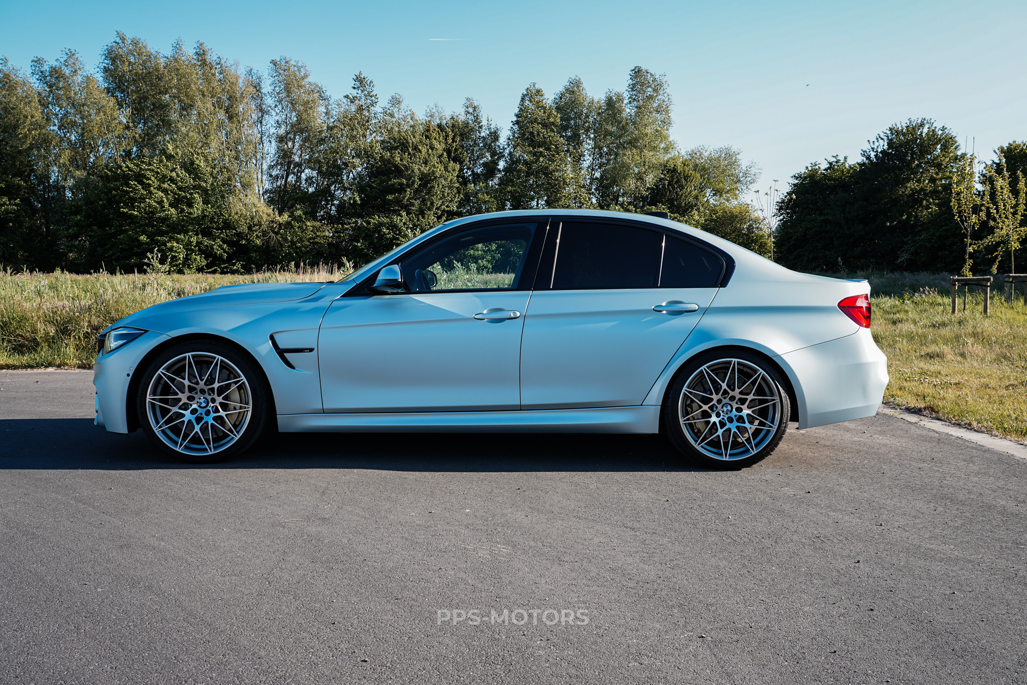BMW M3 COMPETITION INDIVIDUAL photo 2