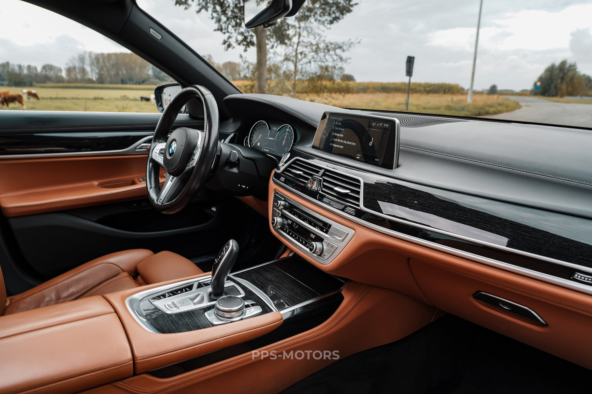 BMW BMW 740e Performance M-PAKKET photo 16