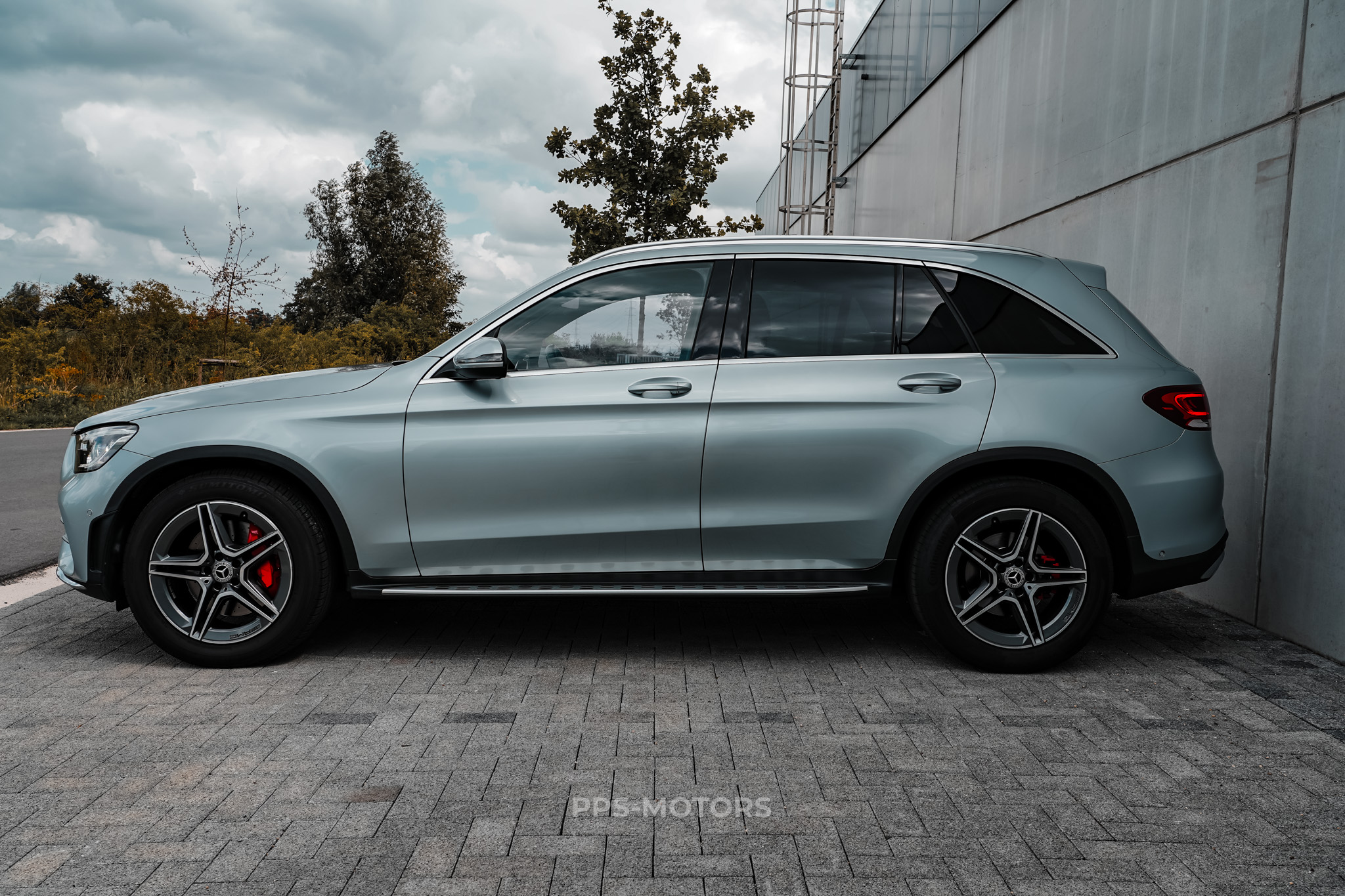 Mercedes Benz GLC 220d 4-MATIC AMG PACK photo 4