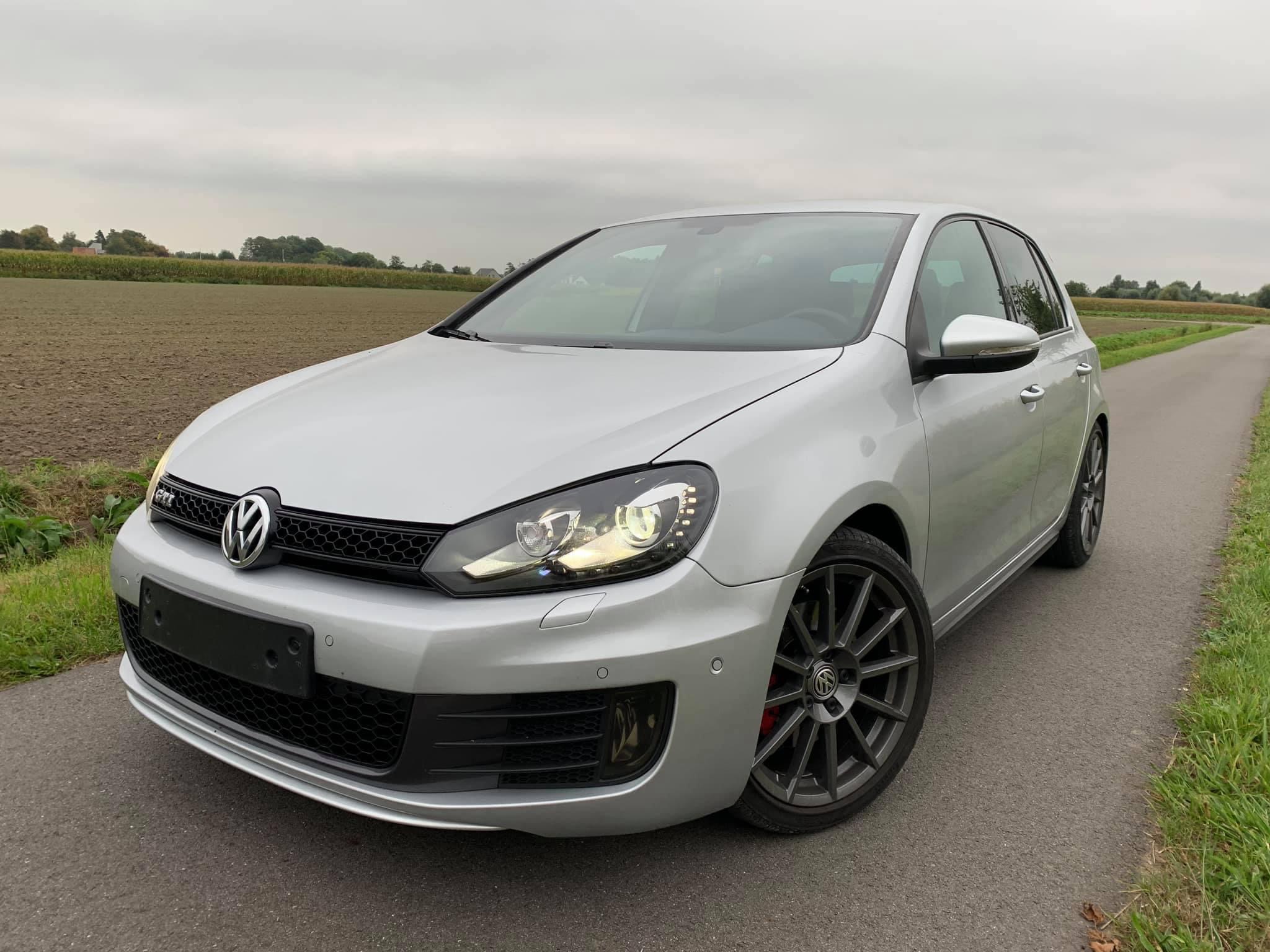 Volkswagen GOLF GTI 2.0 photo 1