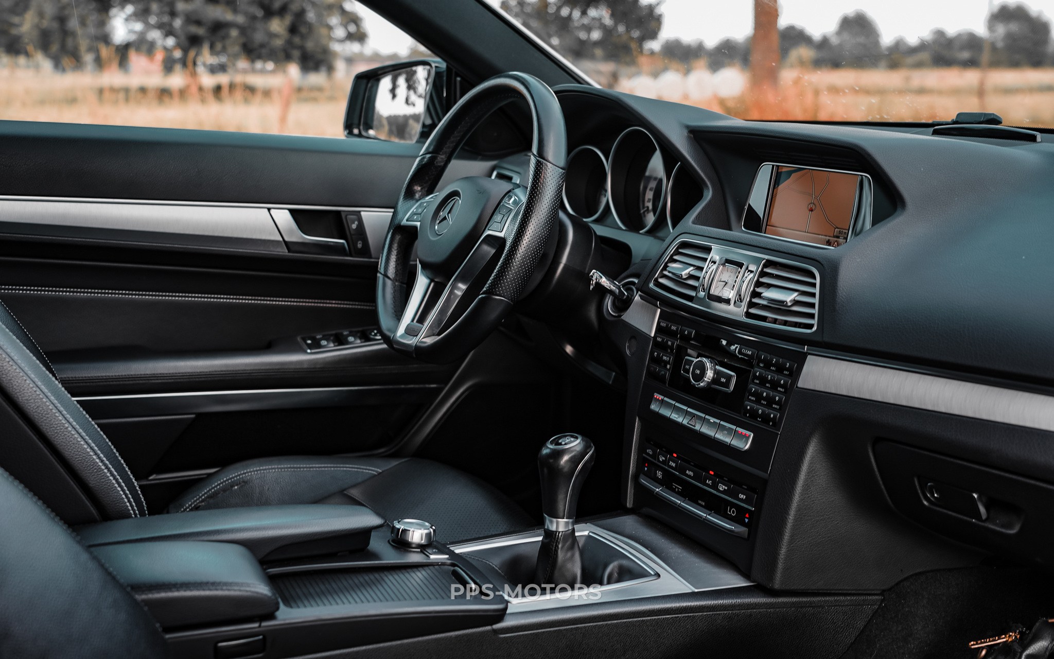 Mercedes Benz E220 COUPÉ photo 24