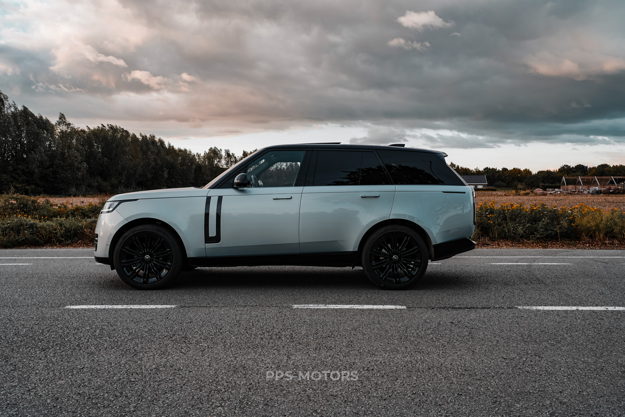 Land Rover RANGE ROVER D300 AUTOBIOGRAPHY photo 3