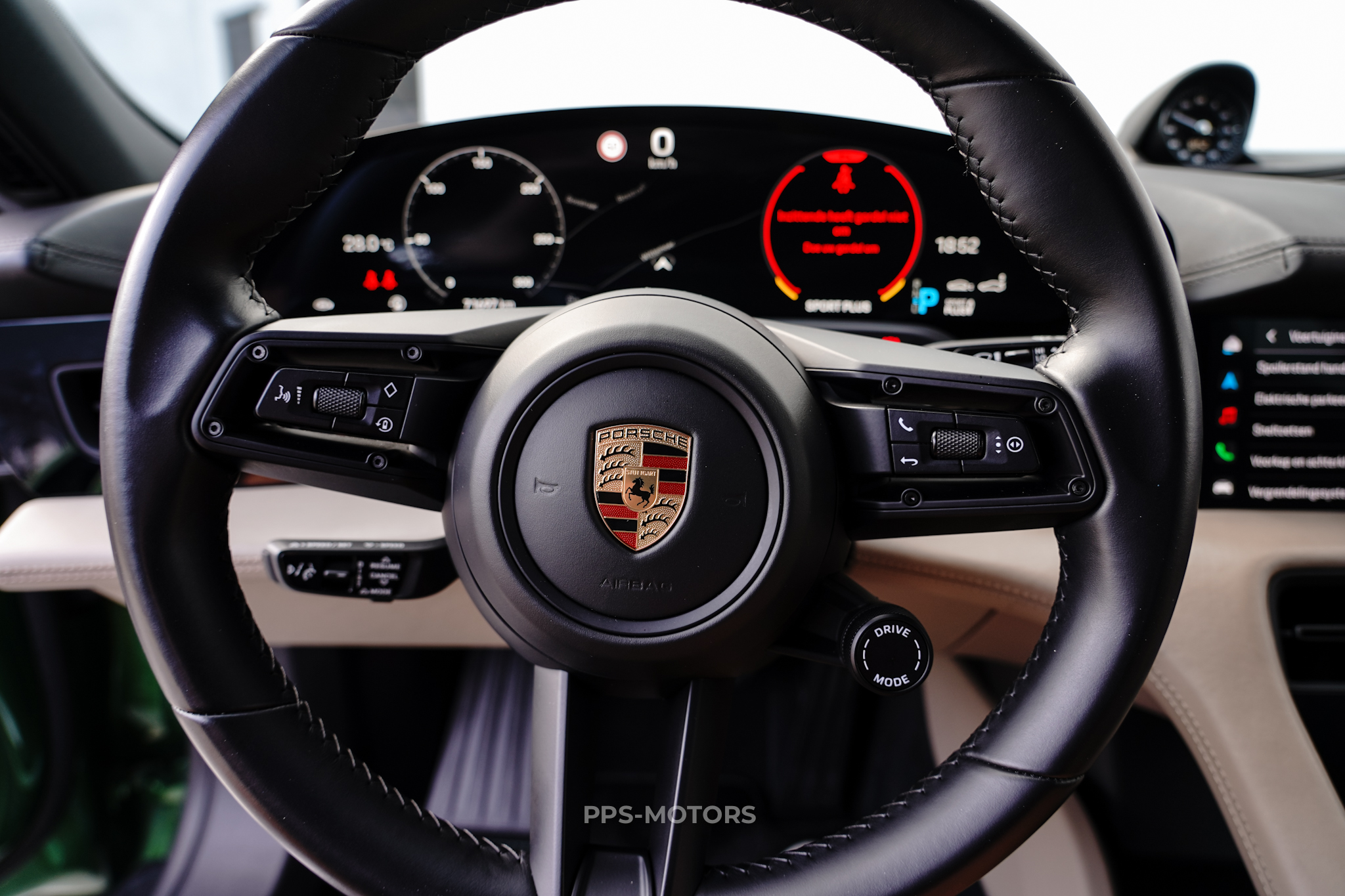 Porsche TAYCAN 4S photo 21