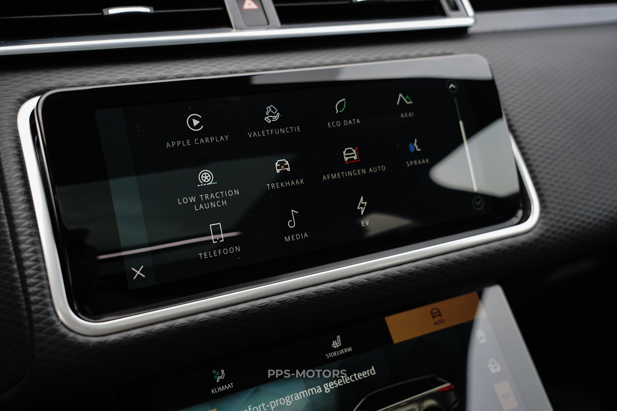 Land Rover VELAR 3.0 P400E photo 19