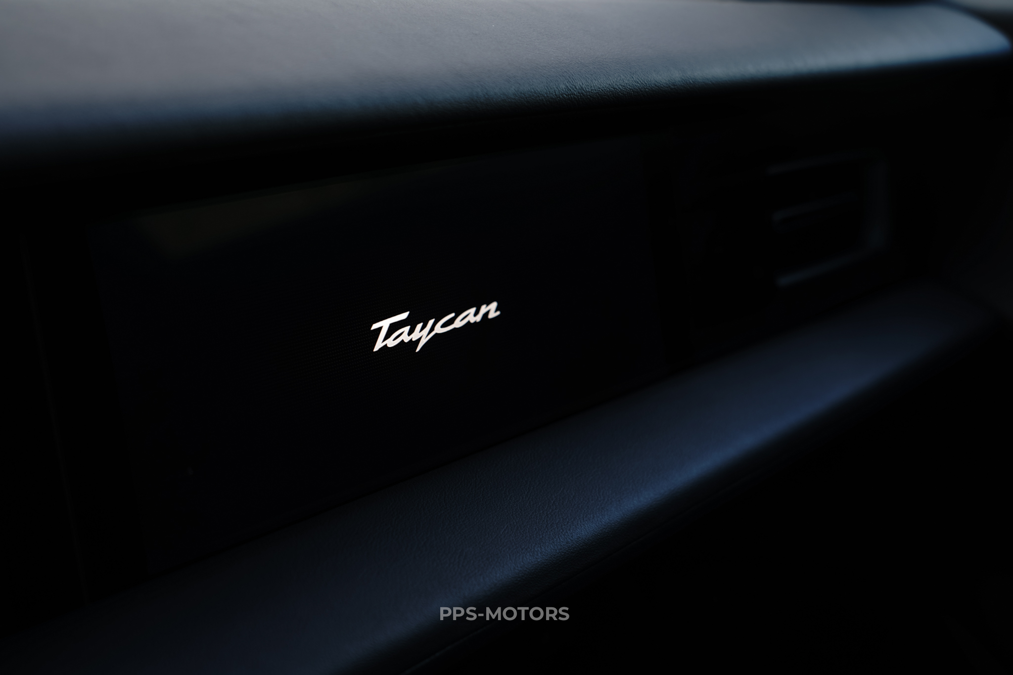 Porsche TAYCAN 4S SPORTDESIGN photo 15