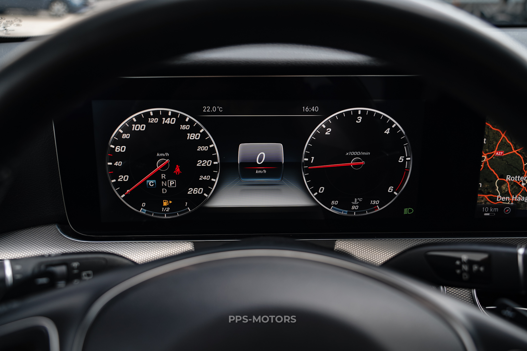 Mercedes Benz E220 BLUETEC photo 14