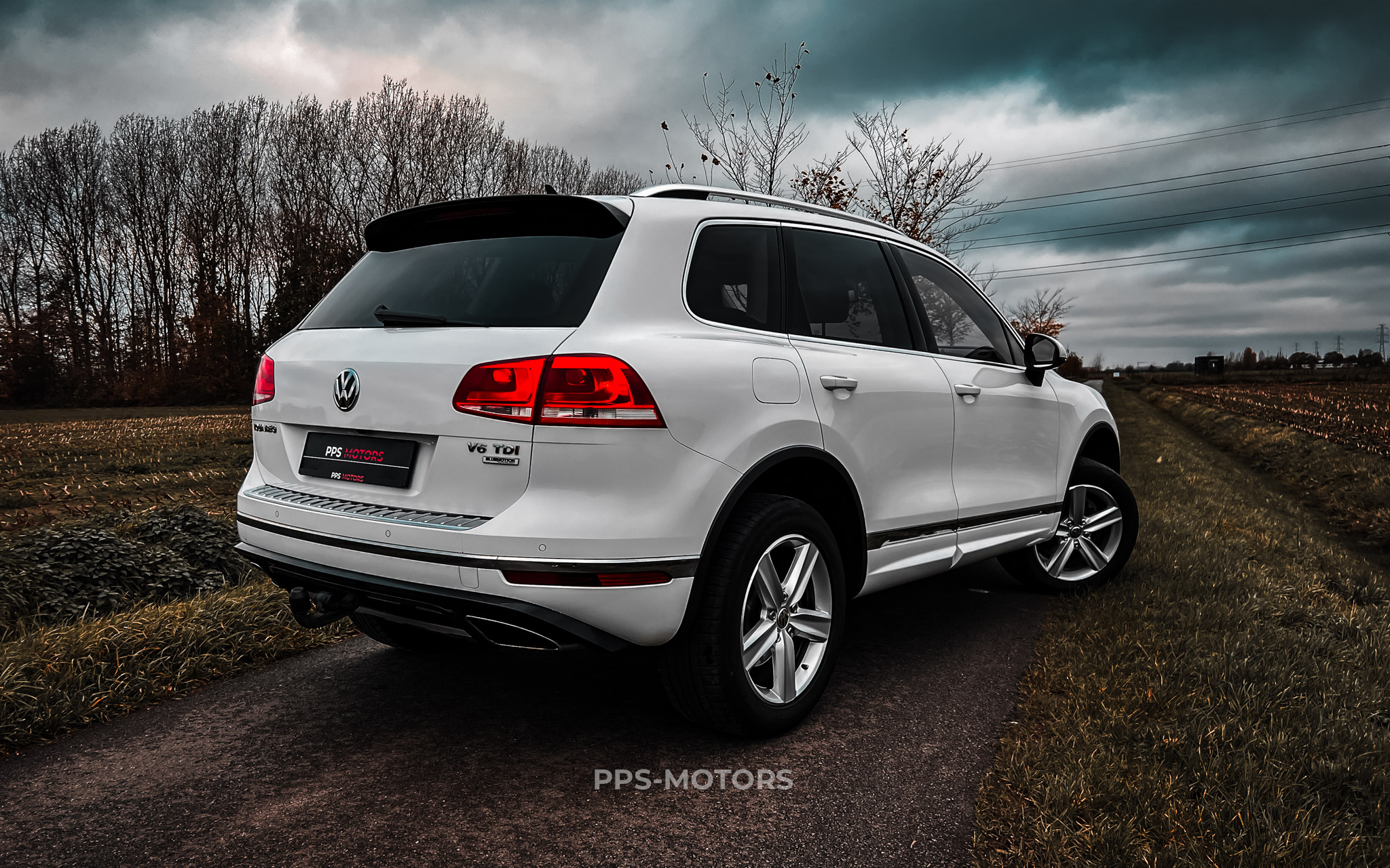 Volkswagen TOUAREG 3.0 TDI V6 R-LINE photo 4