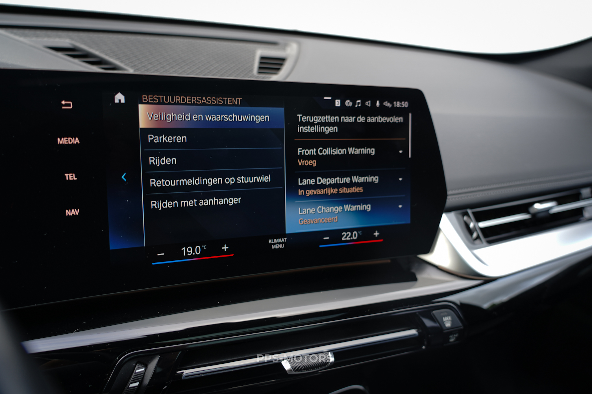 BMW iX1 30e xDrive photo 21