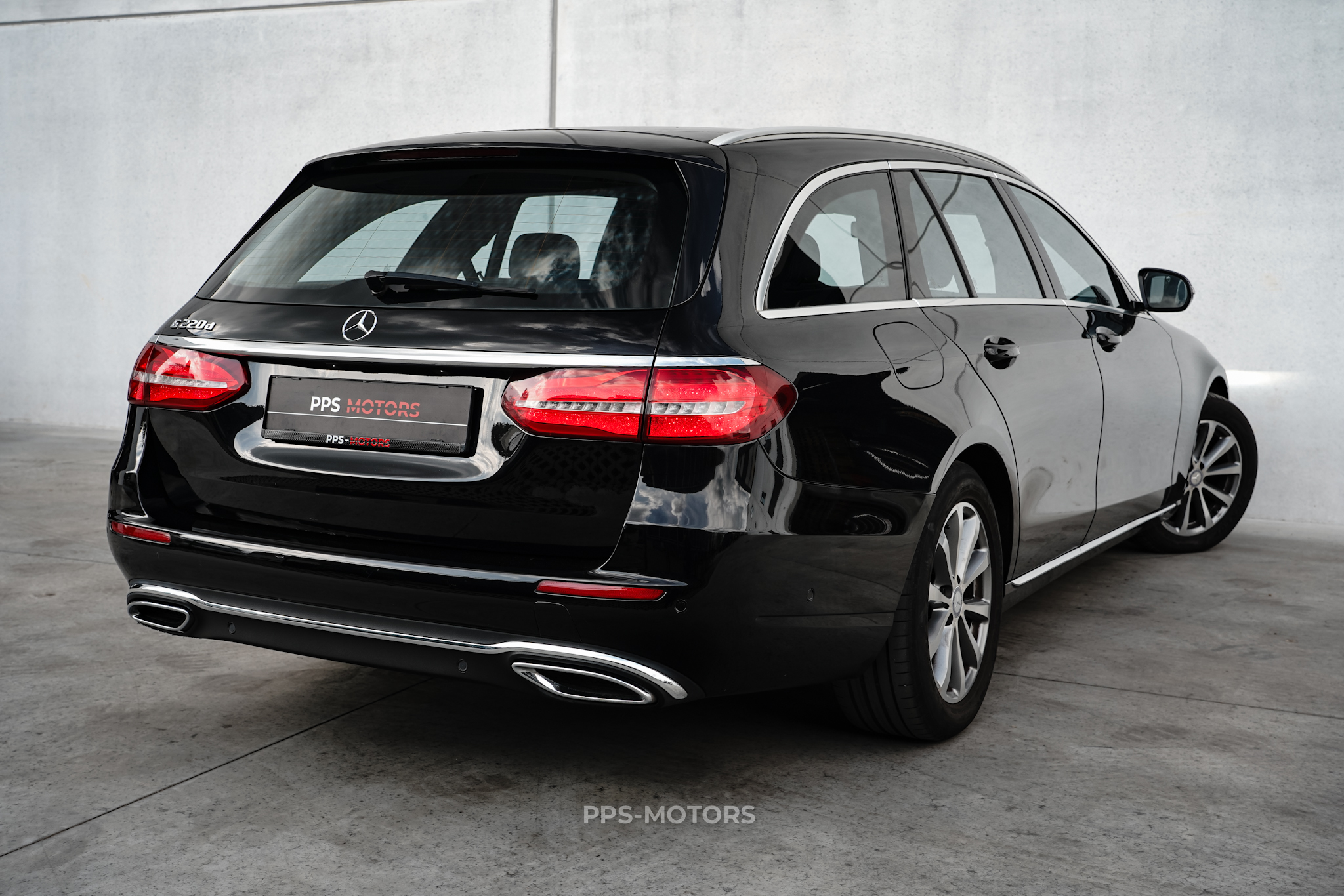 Mercedes Benz E220 BLUETEC photo 4