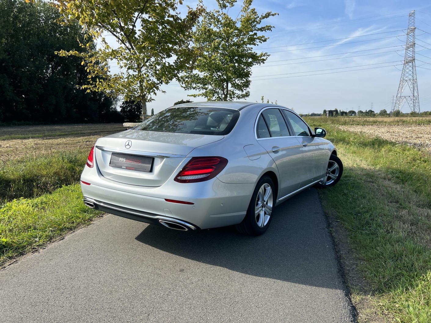 Mercedes Benz E200 SEDAN photo 7