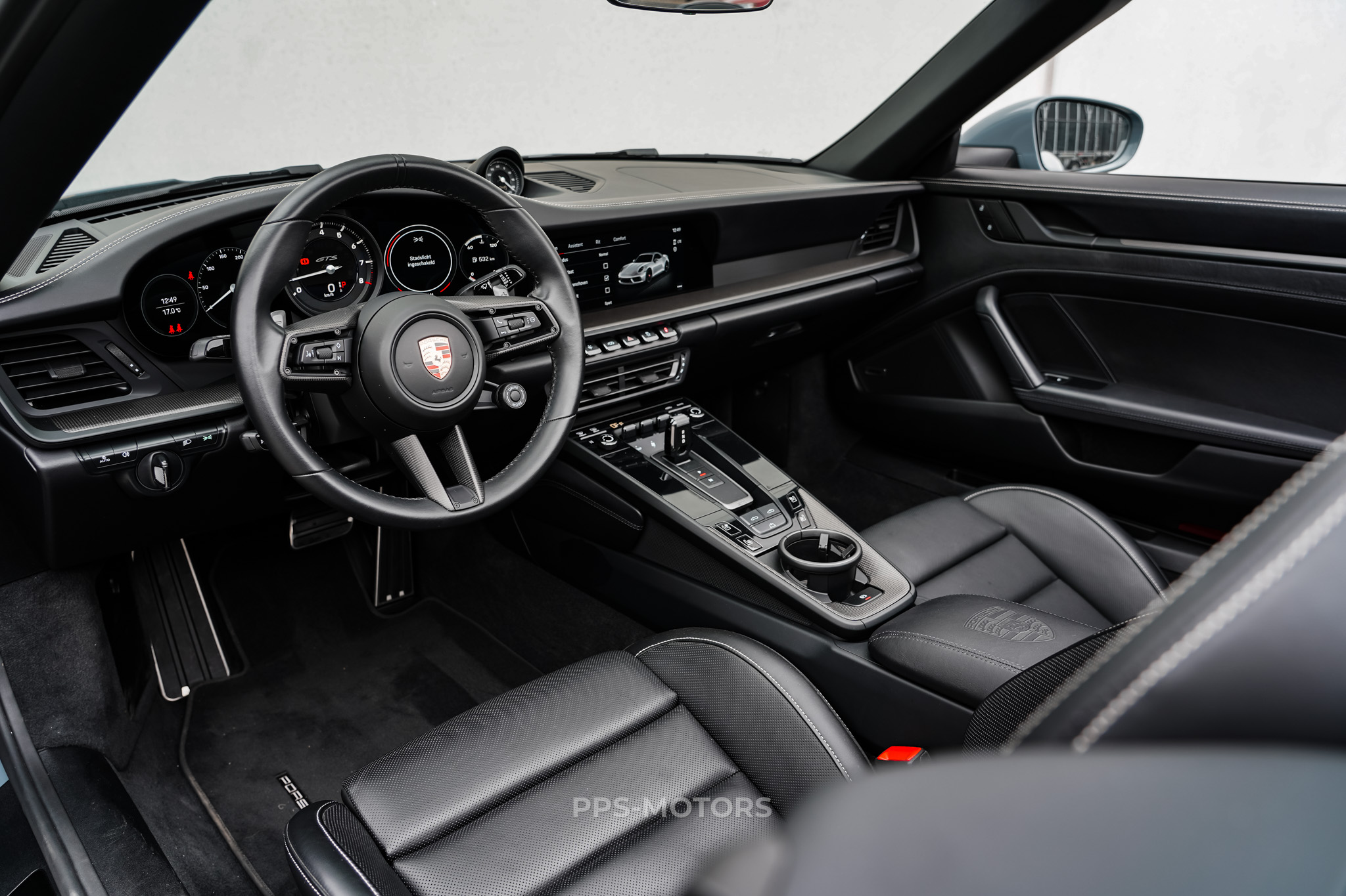 Porsche 992 CARRERA CABRIO 4 GTS photo 12