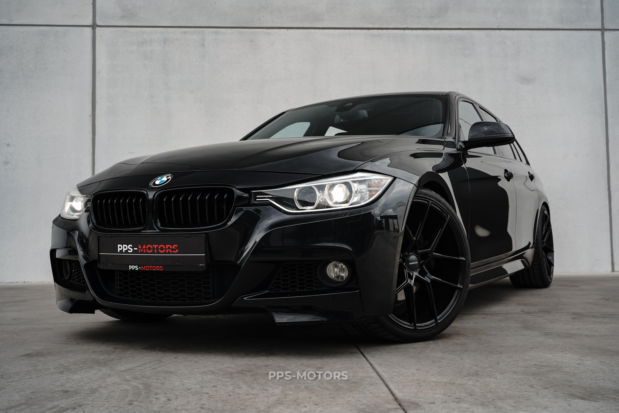 BMW 330dA TOURING M-PAKKET photo 2