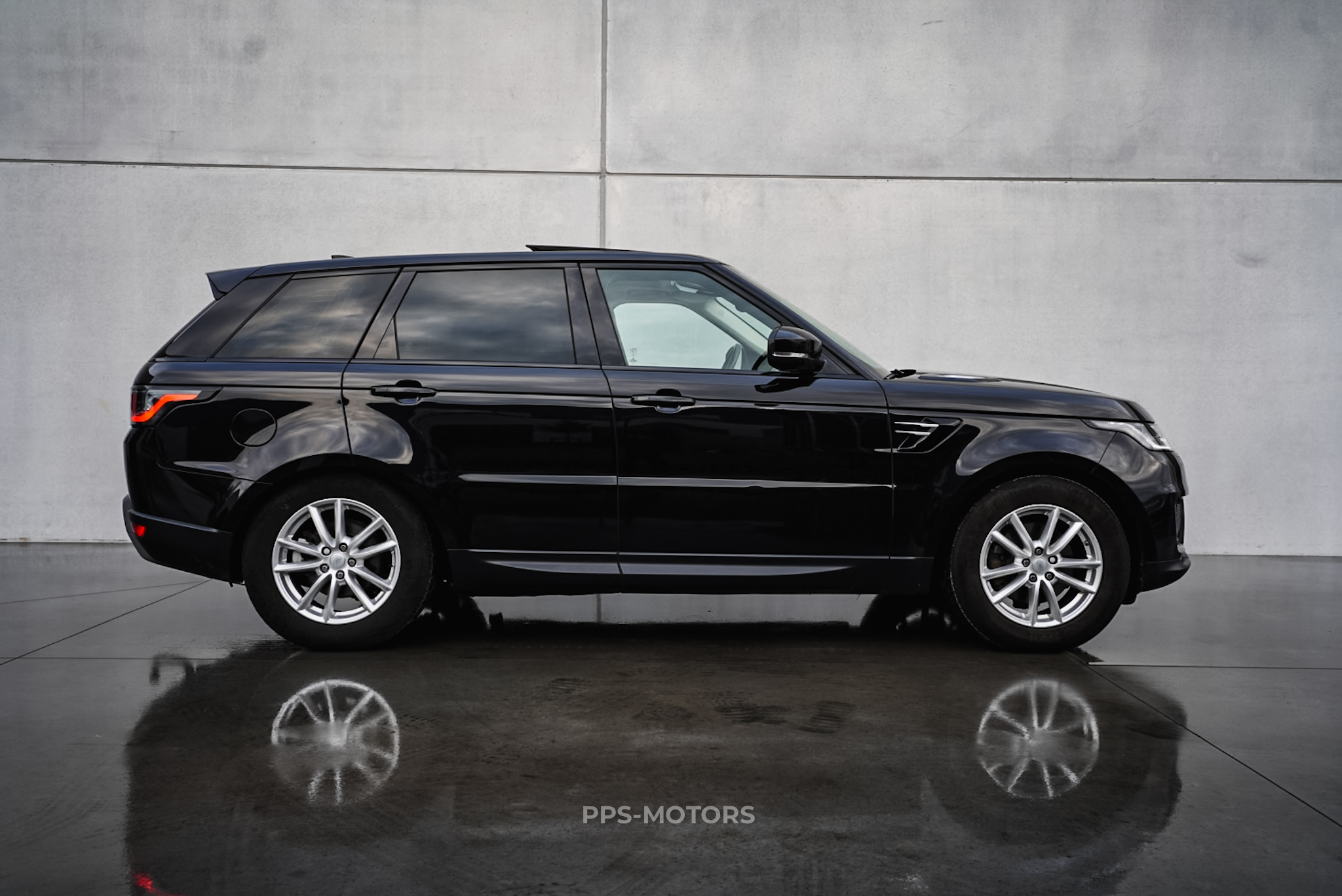 Land Rover RANGE ROVER SPORT P300 photo 4