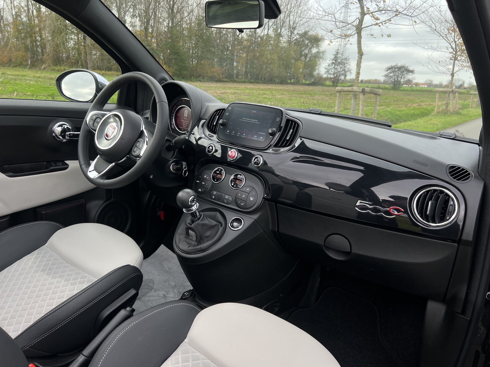 Fiat 500C Hybrid Dolcevita photo 11
