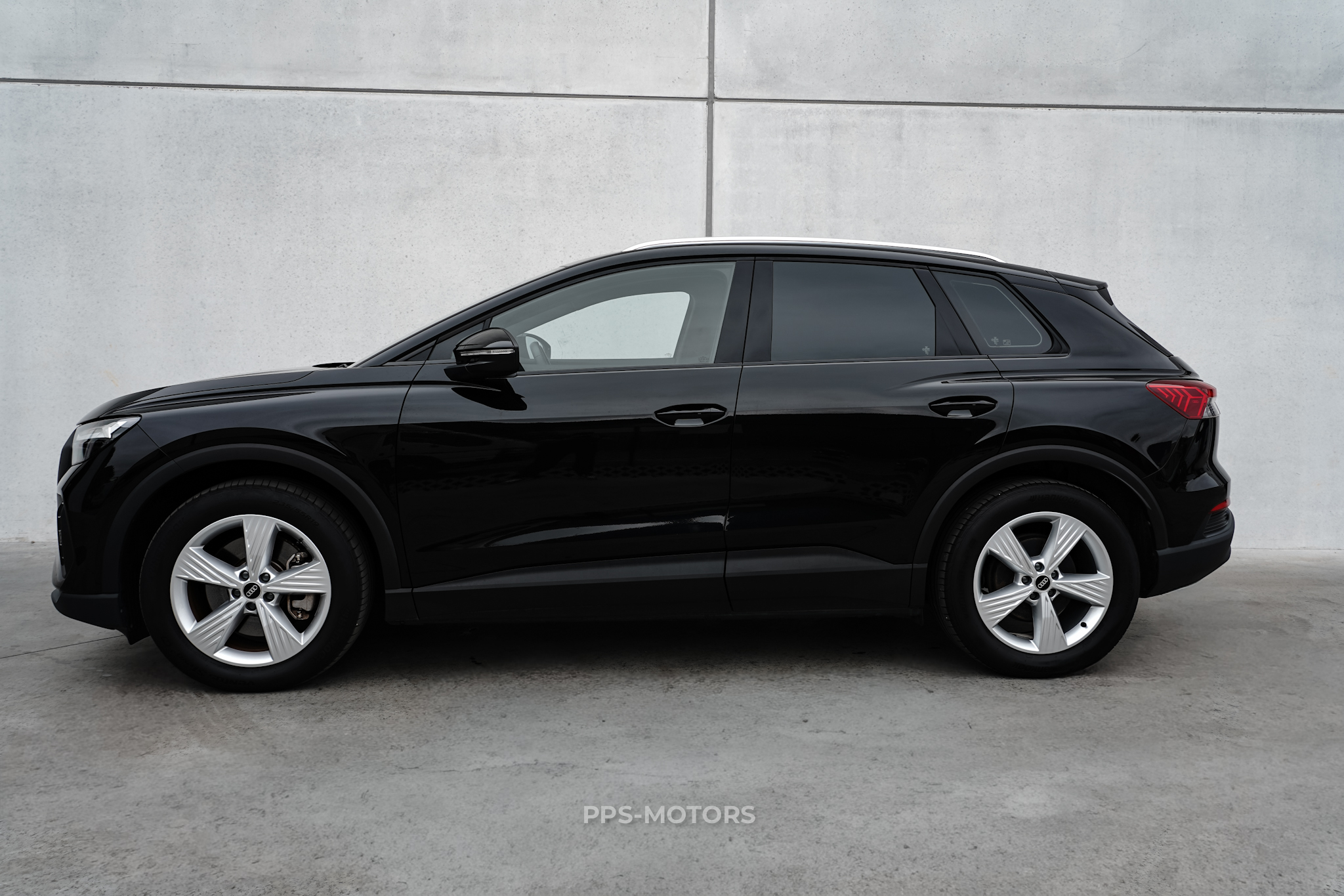Audi Q4 E-TRON photo 4