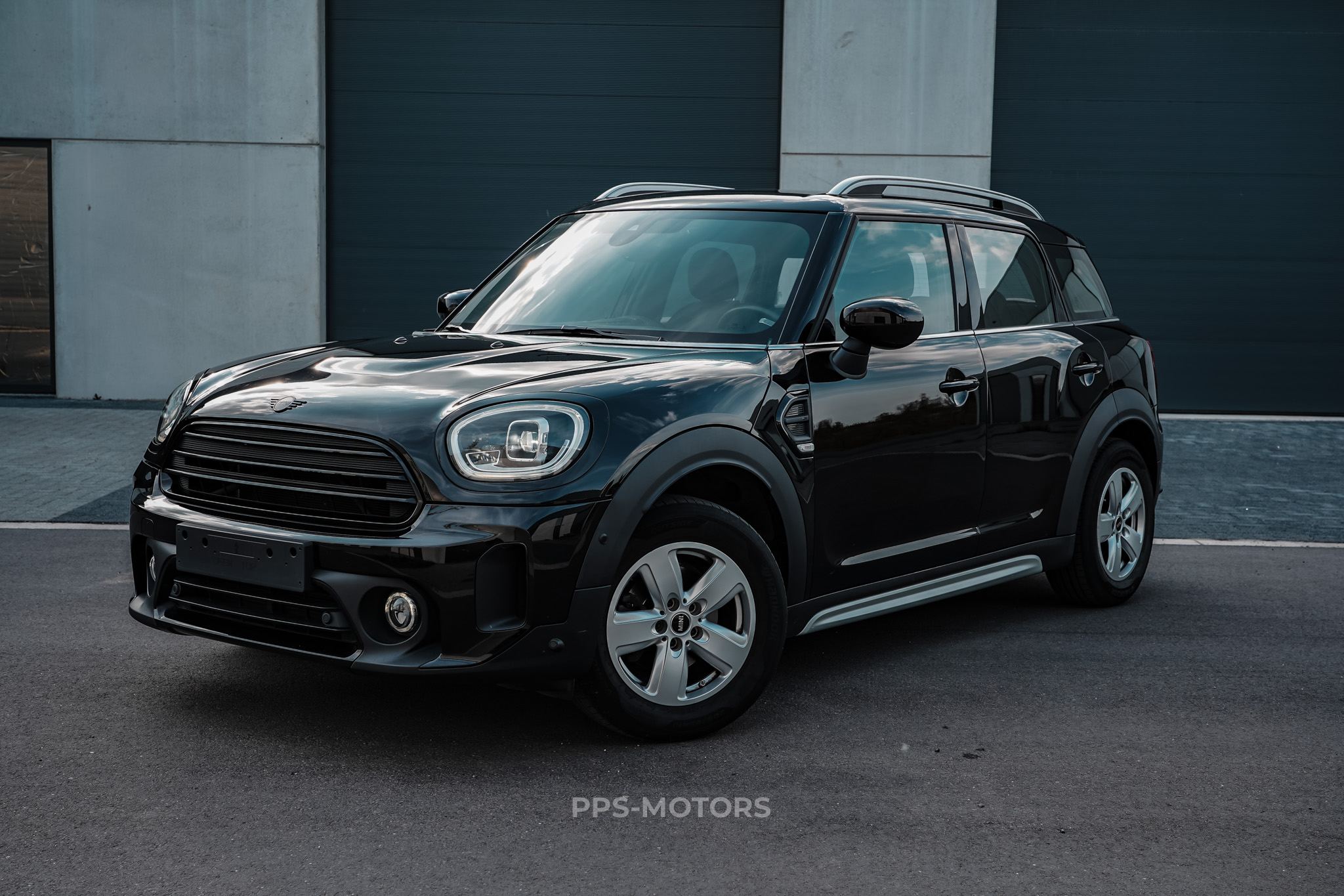 MINI ONE COUNTRYMAN photo 1