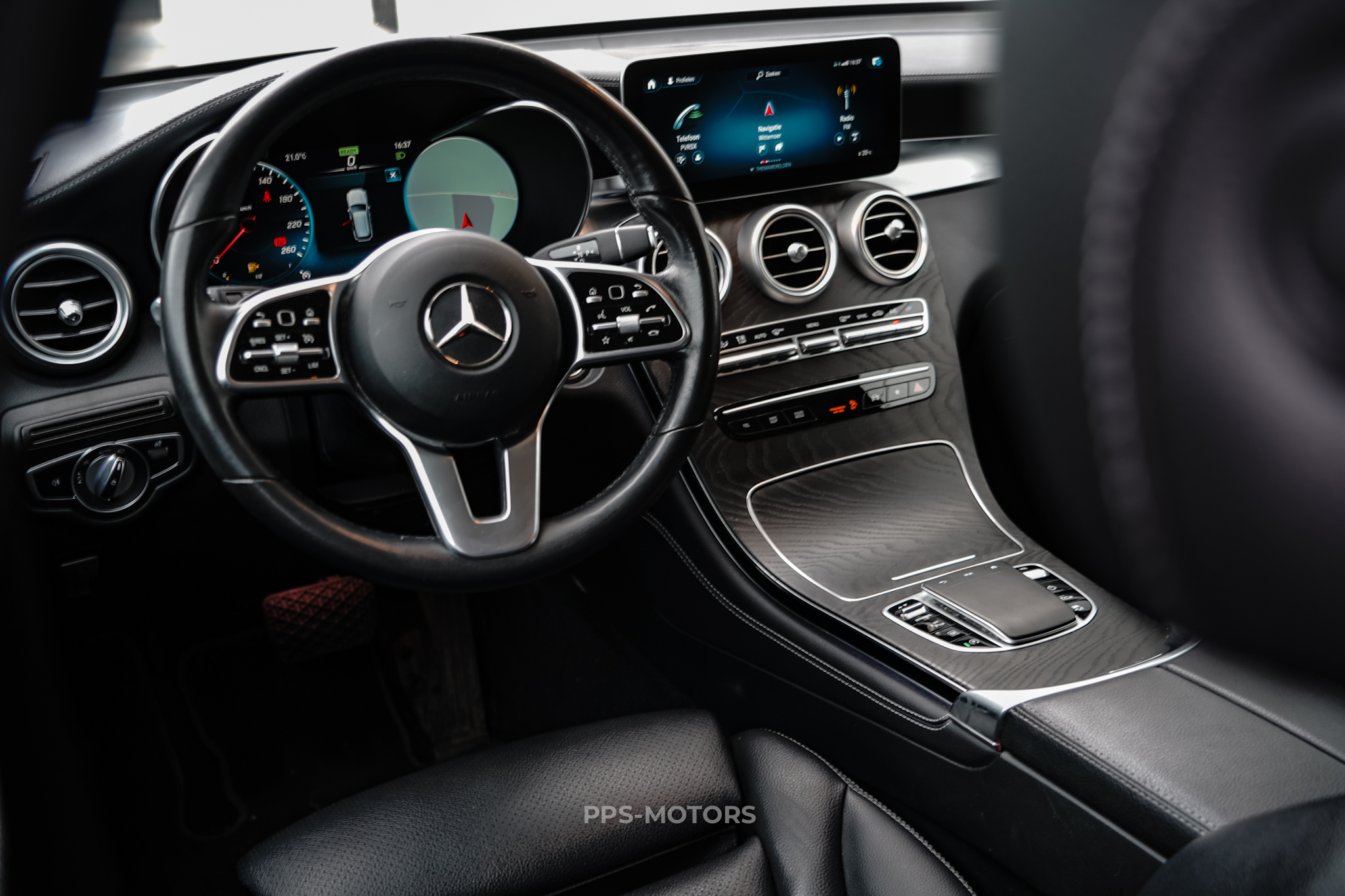 Mercedes Benz GLC 200 4-MATIC photo 16