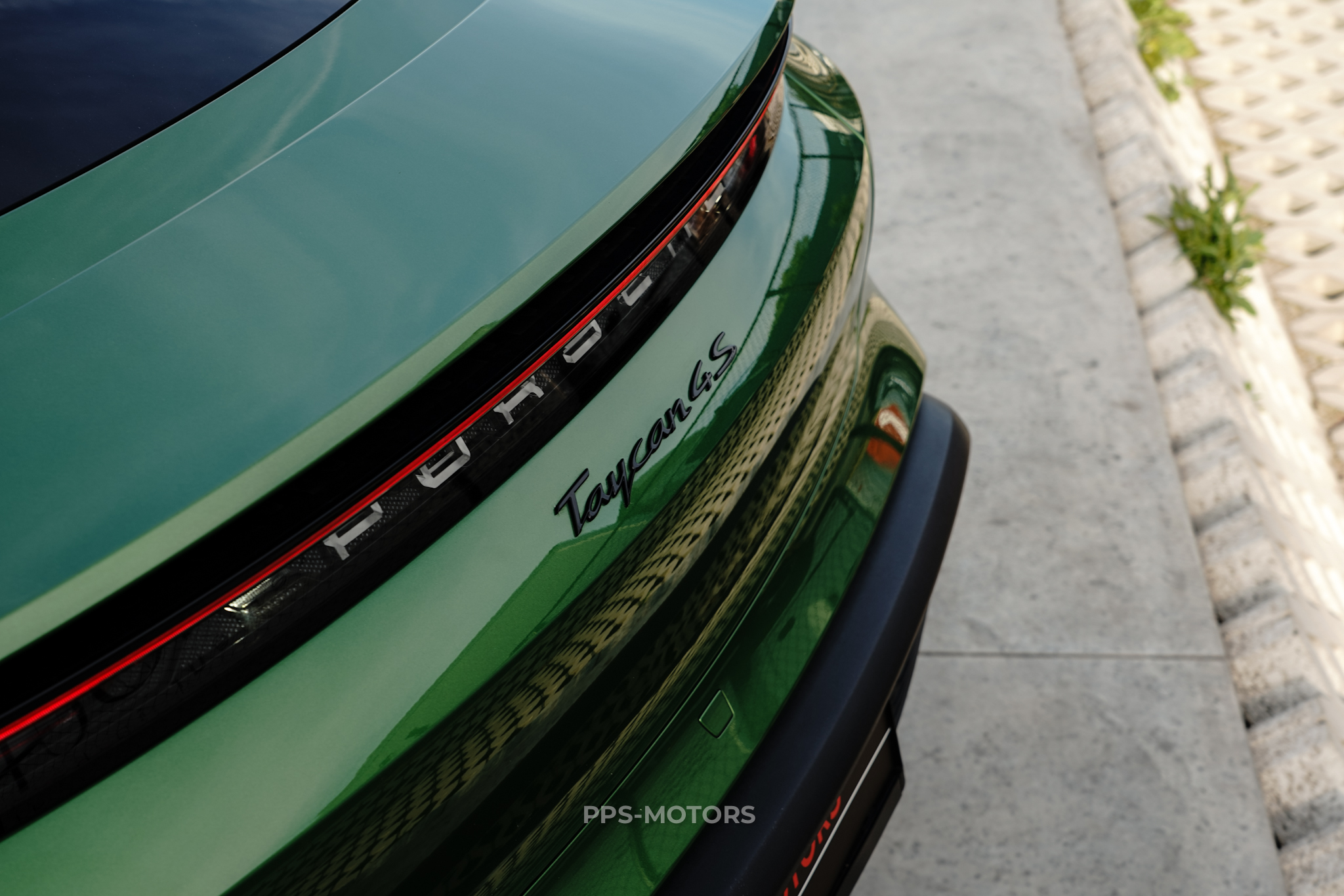 Porsche TAYCAN 4S photo 27
