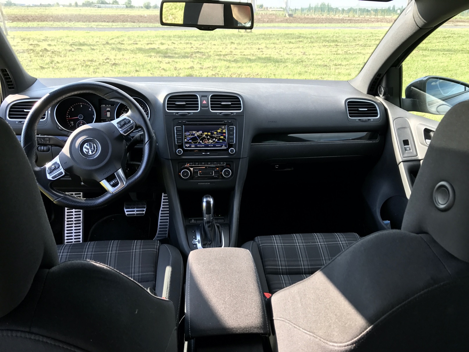 Volkswagen GOLF VI 2.0 GTD photo 4