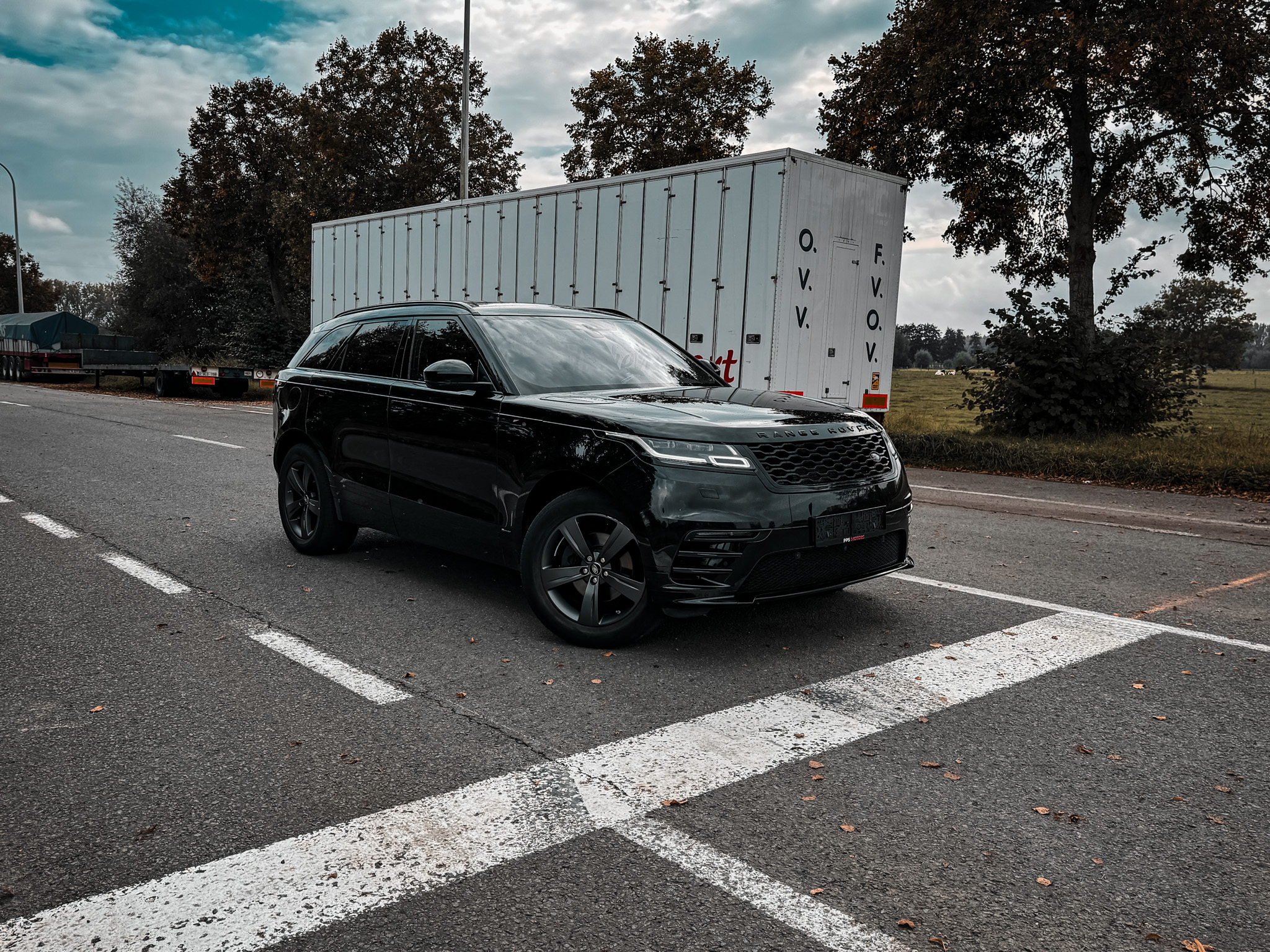 Land Rover VELAR 2.0 R-DYNAMIC photo 8