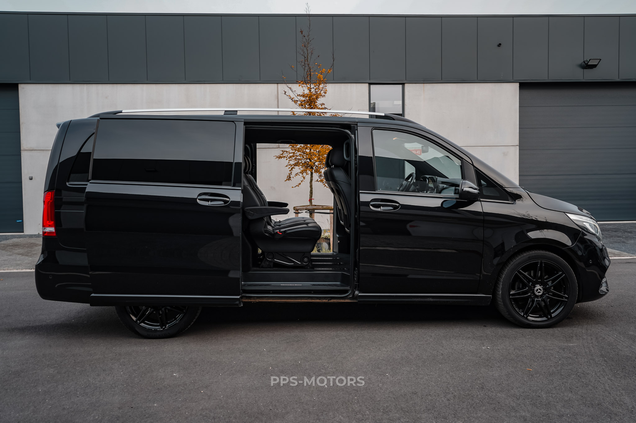 Mercedes Benz V300 AMG PAKKET photo 8