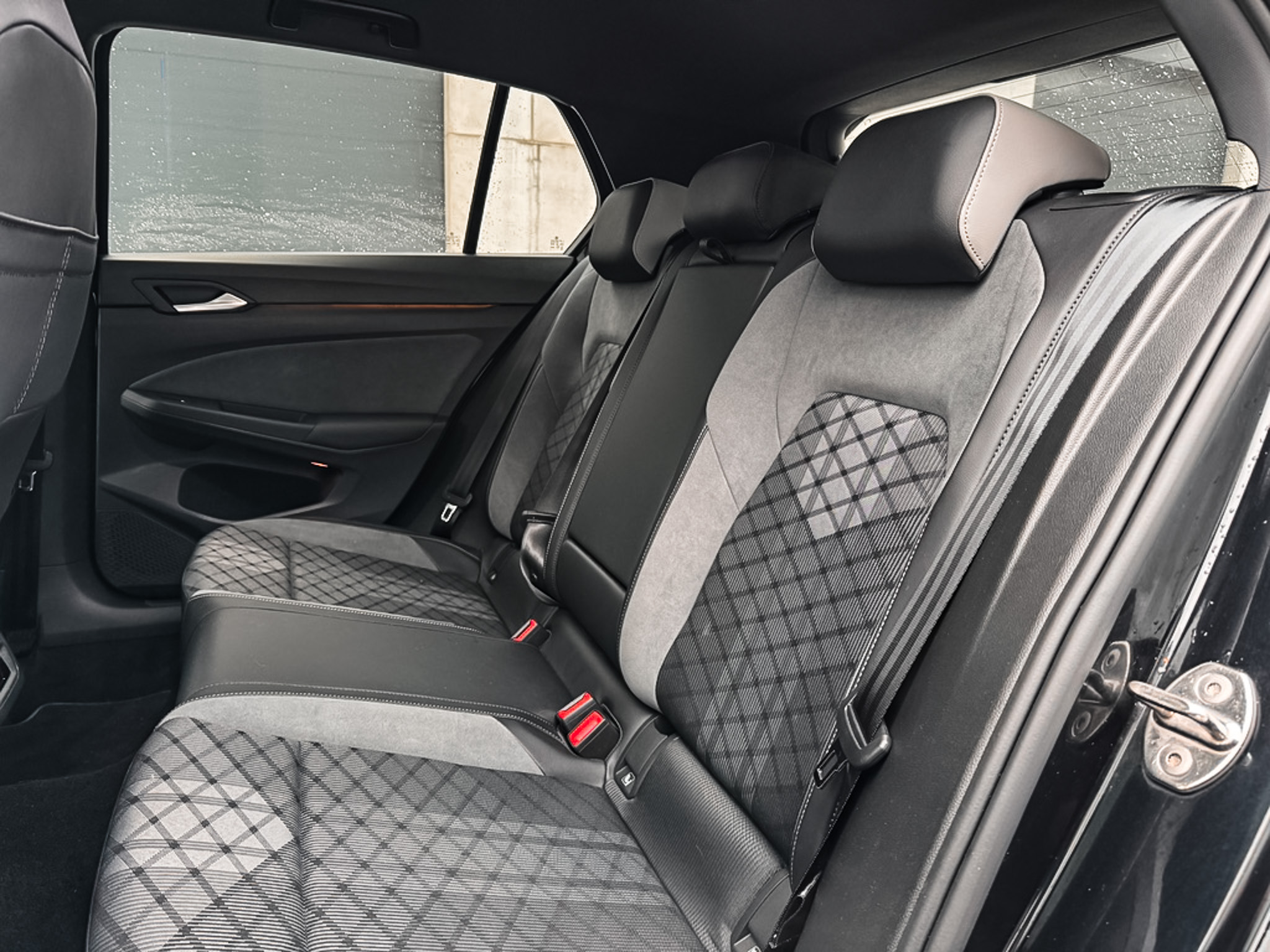 Volkswagen GOLF 8 1.5 eTSI R-Line photo 16