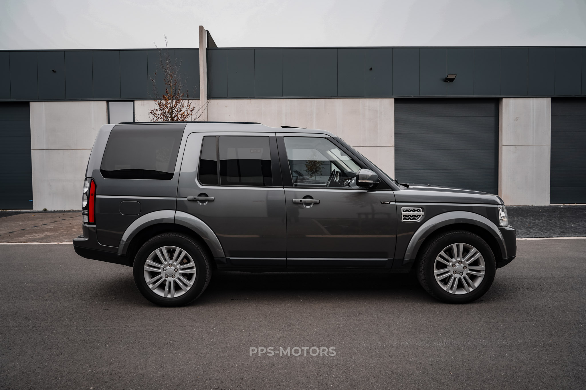 Land Rover DISCOVERY 3.0 TDV6 HSE photo 2
