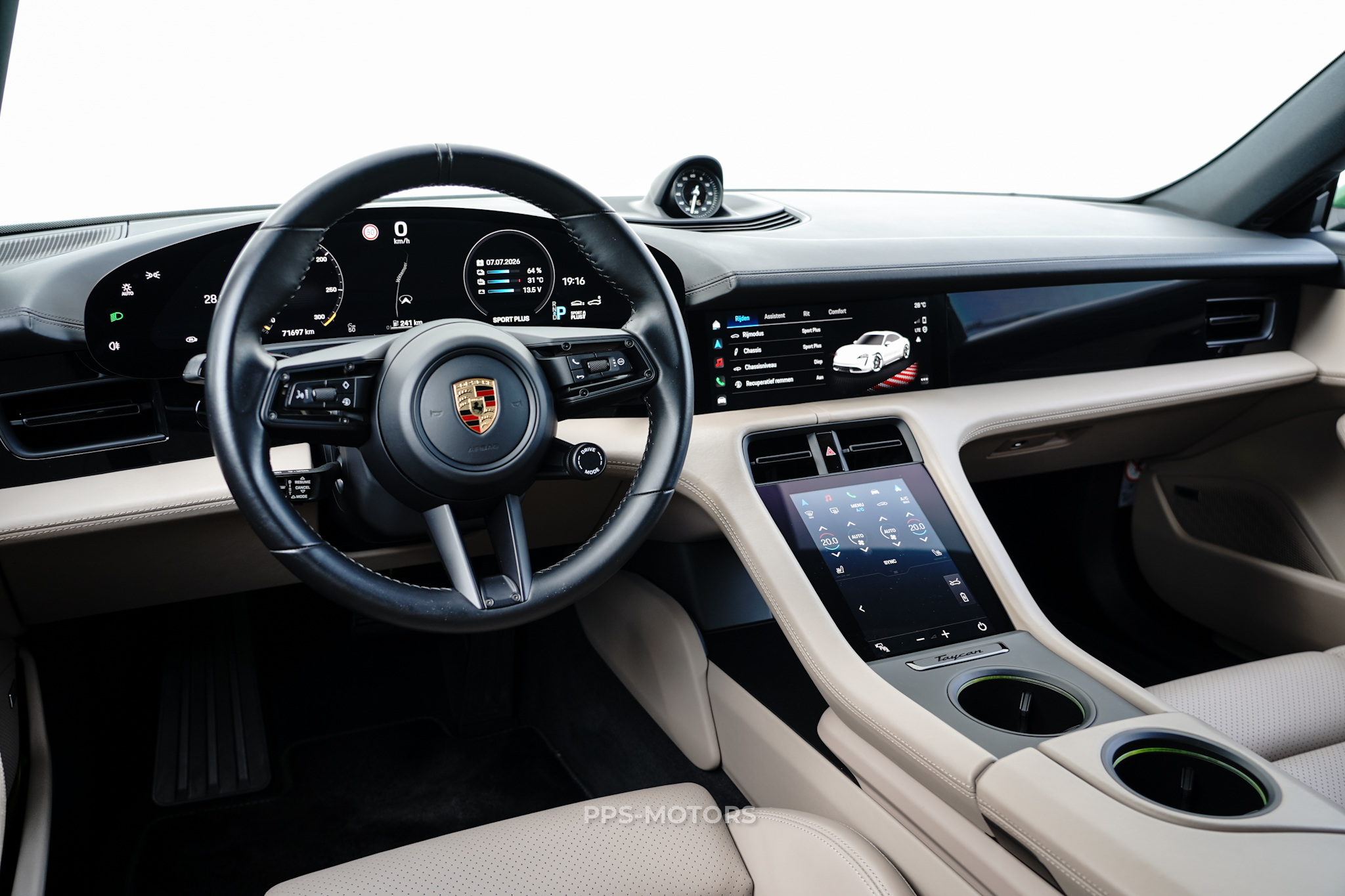Porsche TAYCAN 4S photo 26